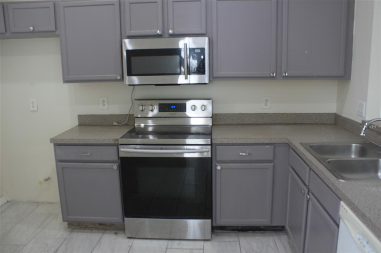 Image 3 of 24 For 1819 Meadow Pond Way