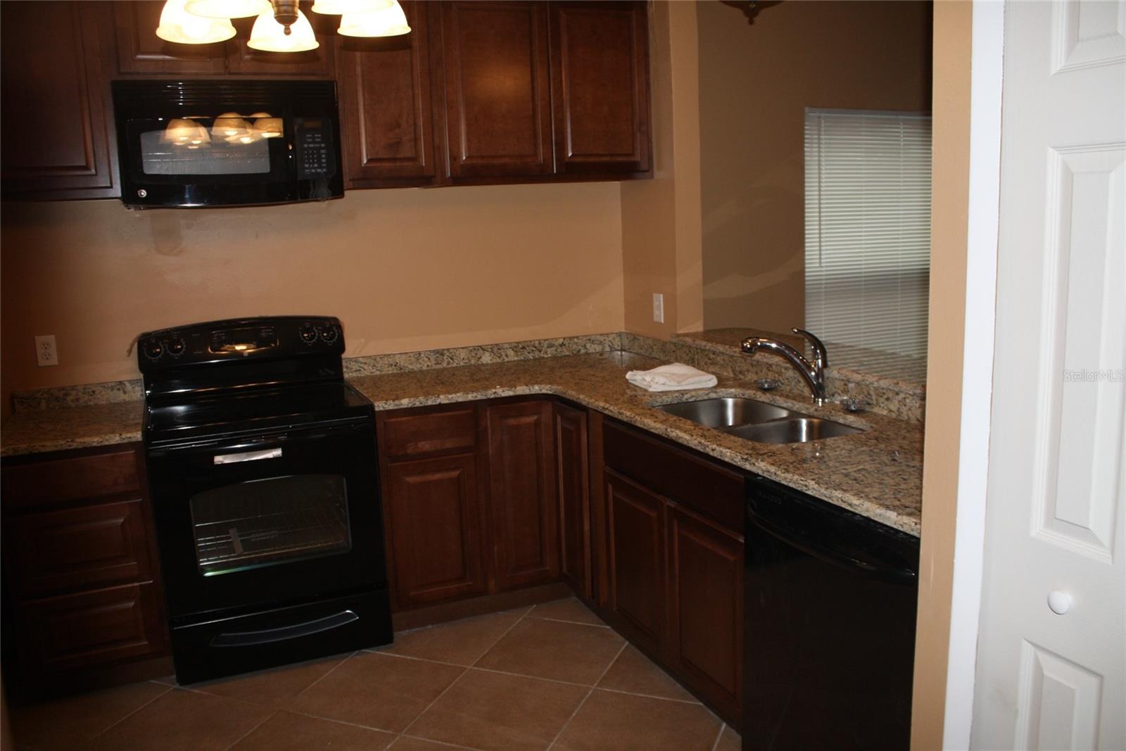 Image 3 of 10 For 728 Oak Manor Circle