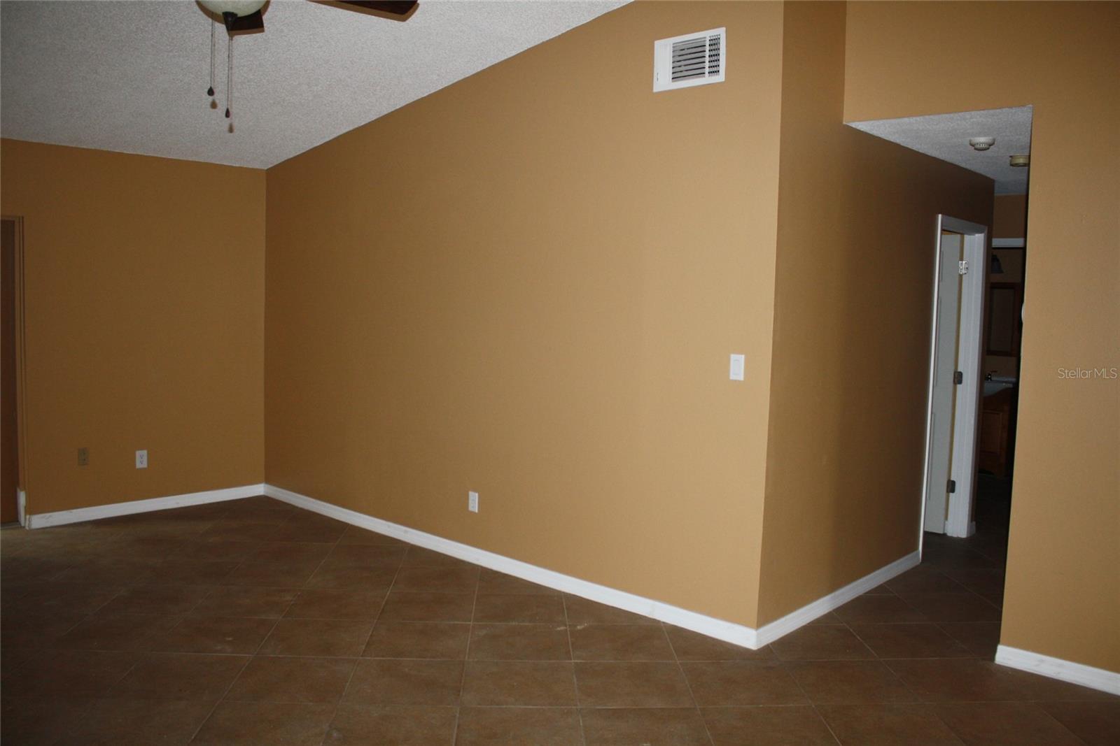 Image 4 of 10 For 728 Oak Manor Circle