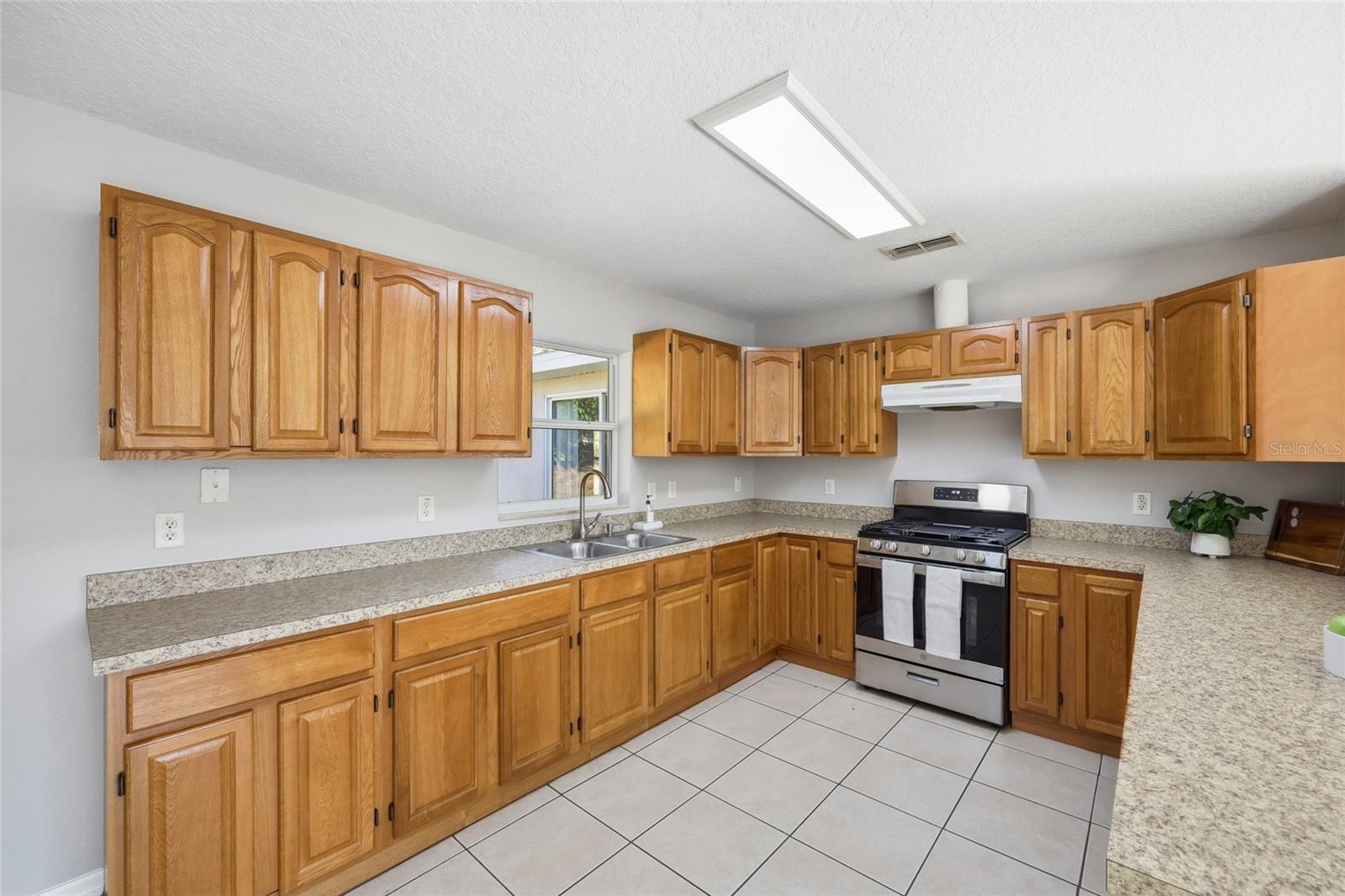 Image 9 of 30 For 501 Ella J Gilmore Street