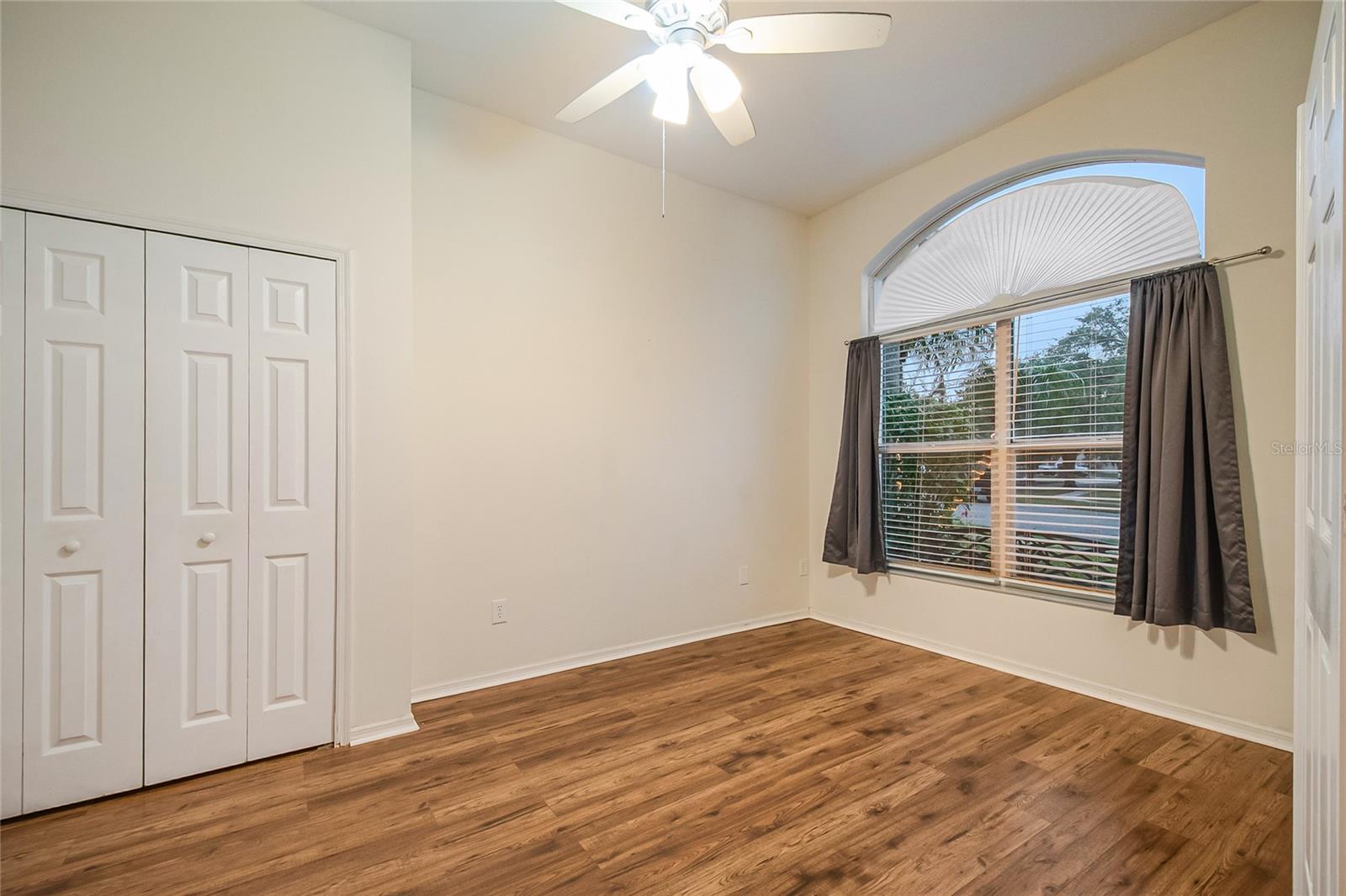 Image 19 of 74 For 229 Strathmore Circle