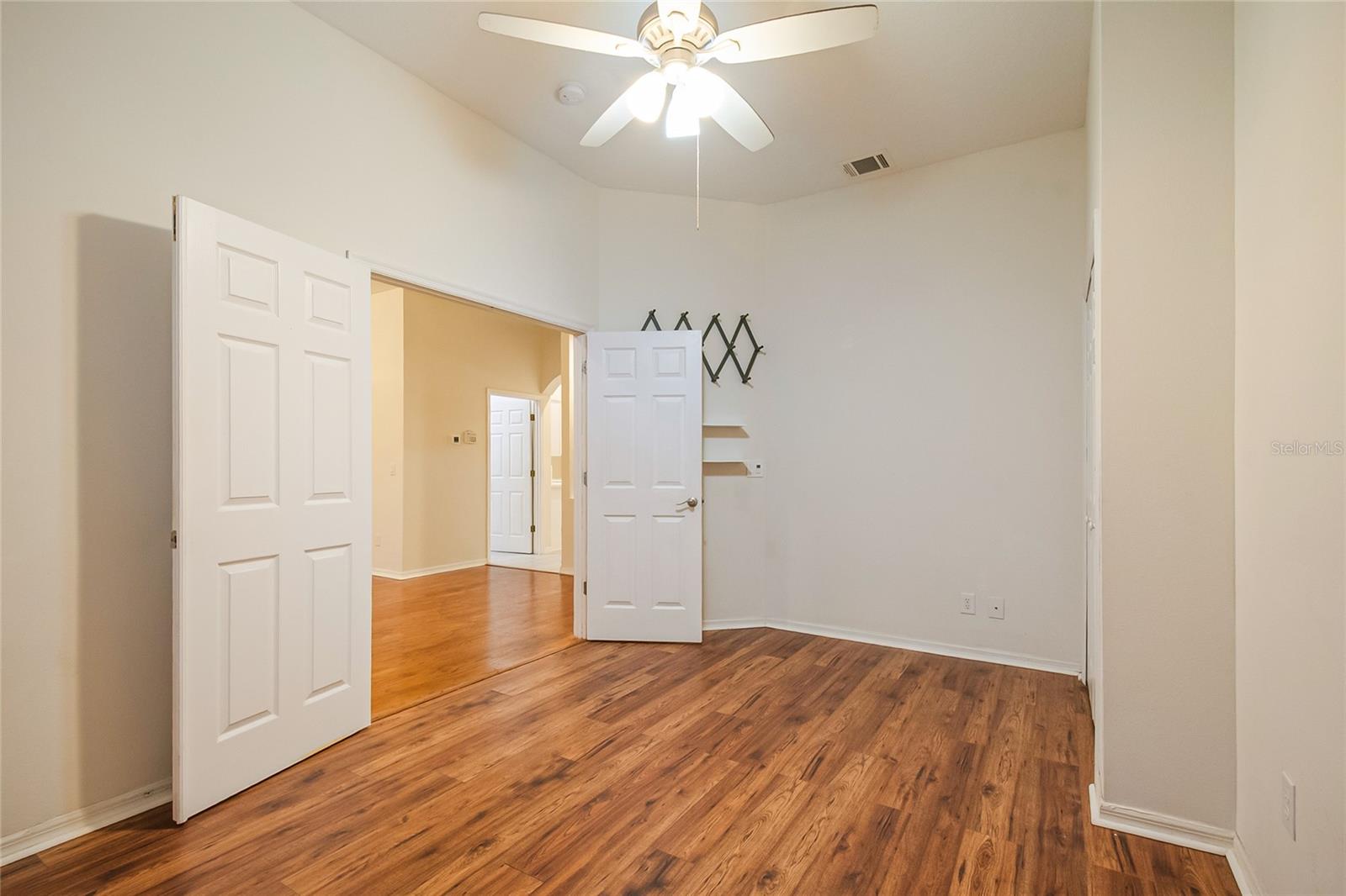 Image 20 of 74 For 229 Strathmore Circle