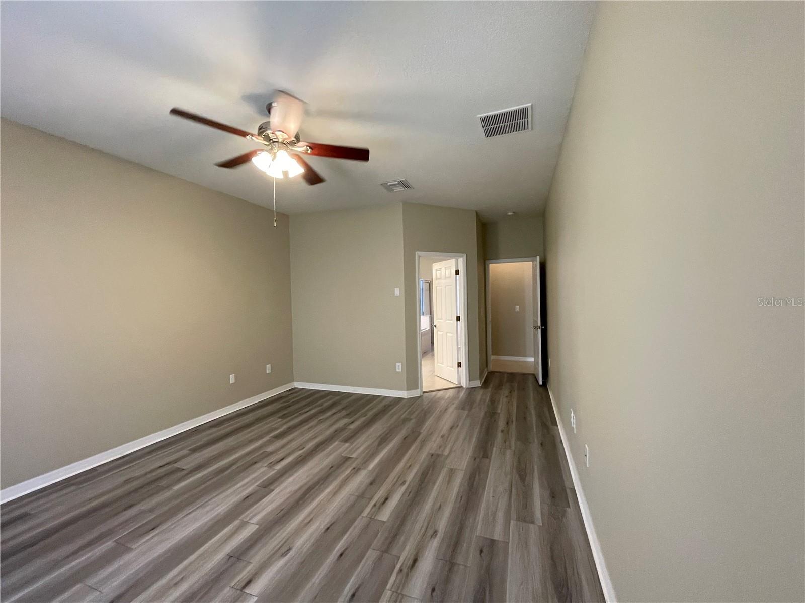 Image 13 of 16 For 16161 Colchester