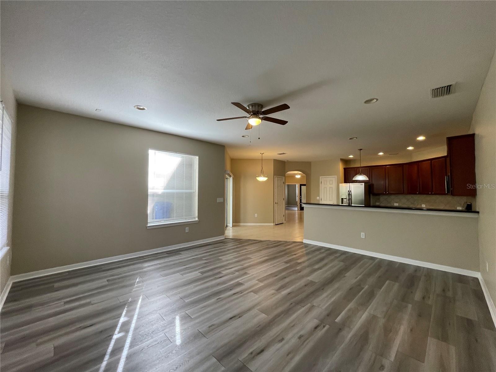 Image 6 of 16 For 16161 Colchester