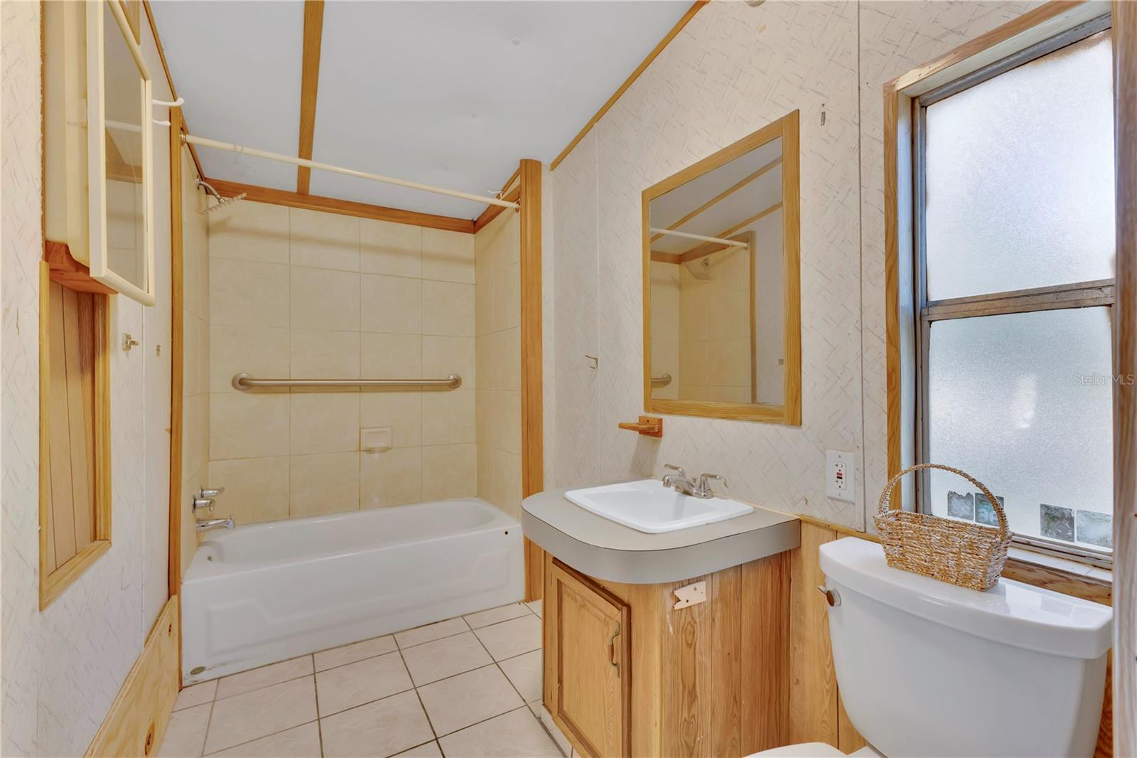 Image 11 of 31 For 829 Mckay Street