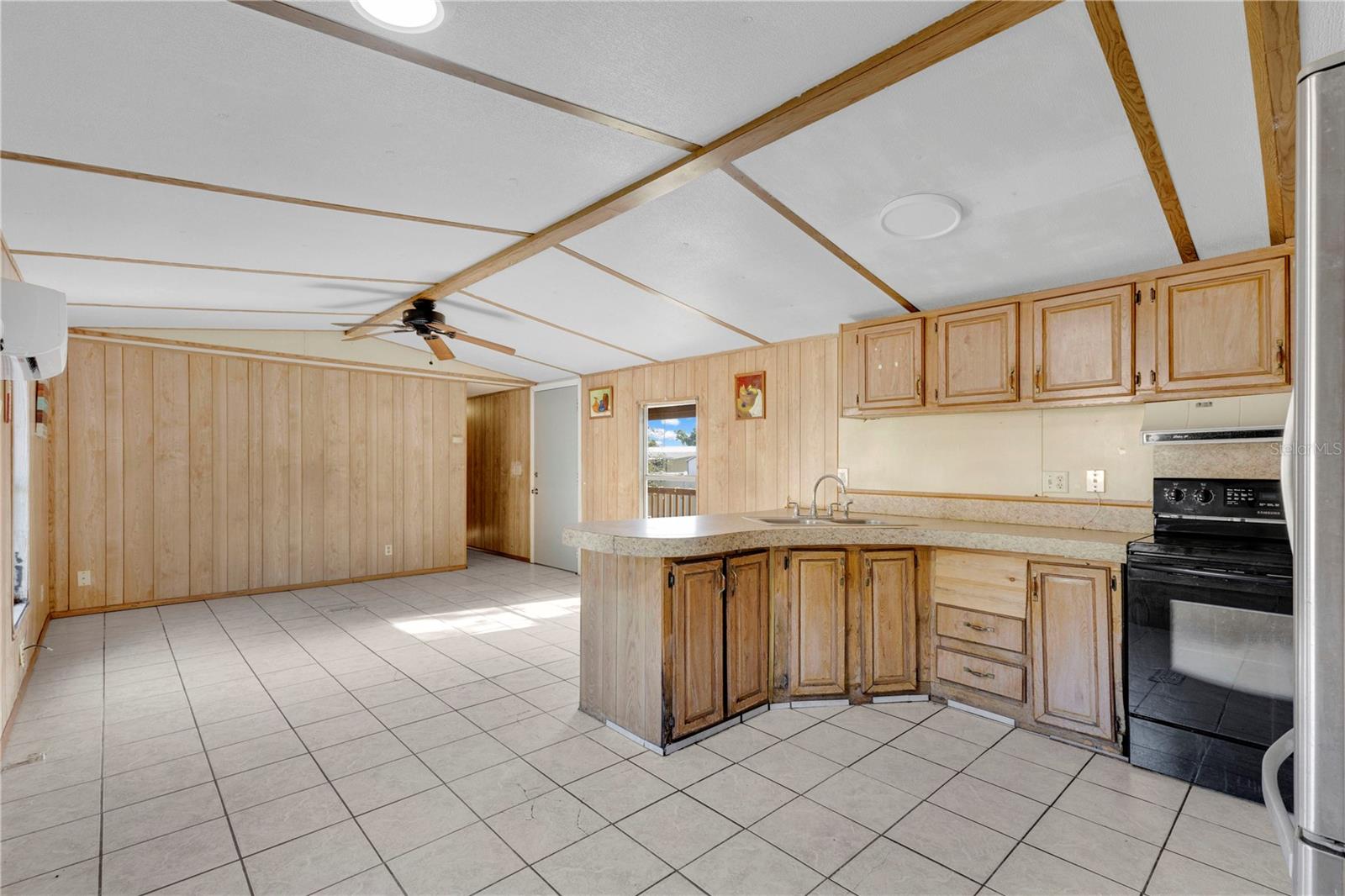 Image 6 of 31 For 829 Mckay Street