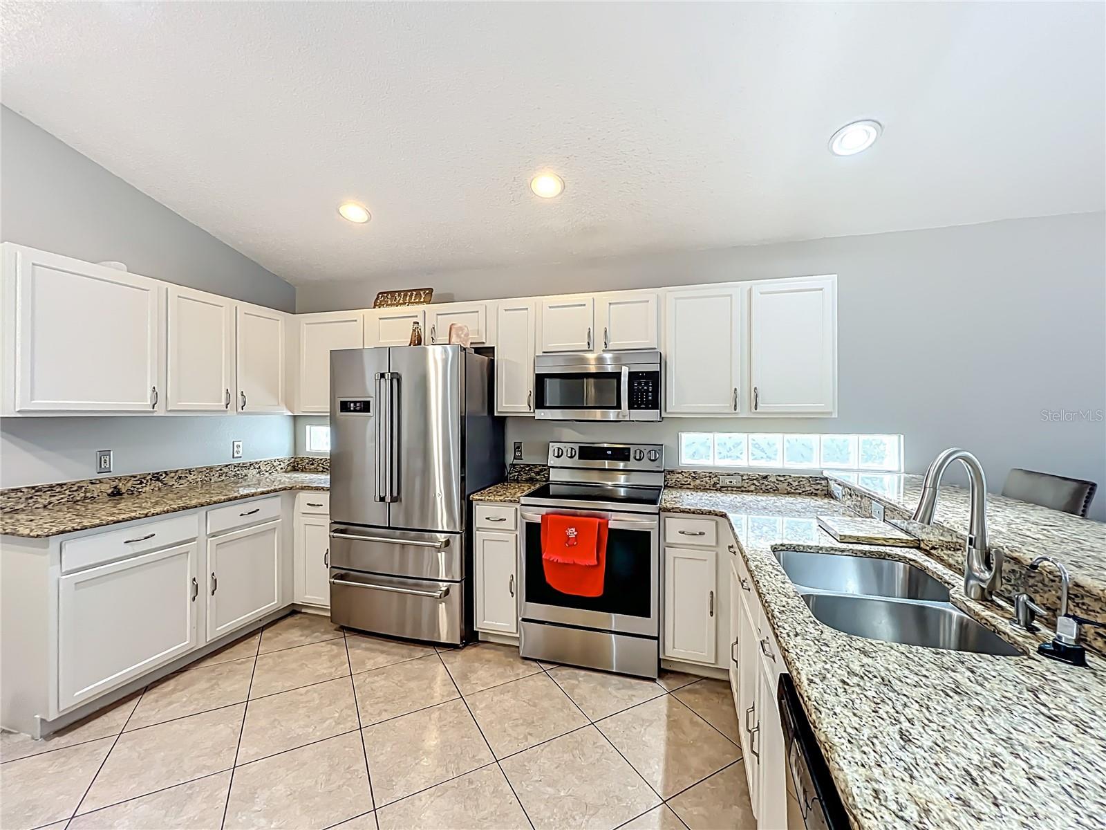 Image 19 of 49 For 14826 Lady Victoria Boulevard