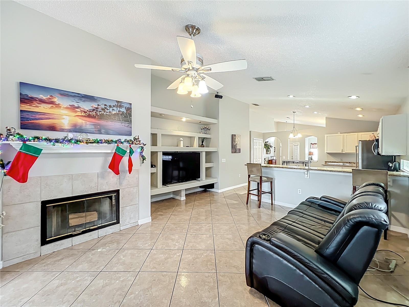 Image 24 of 49 For 14826 Lady Victoria Boulevard