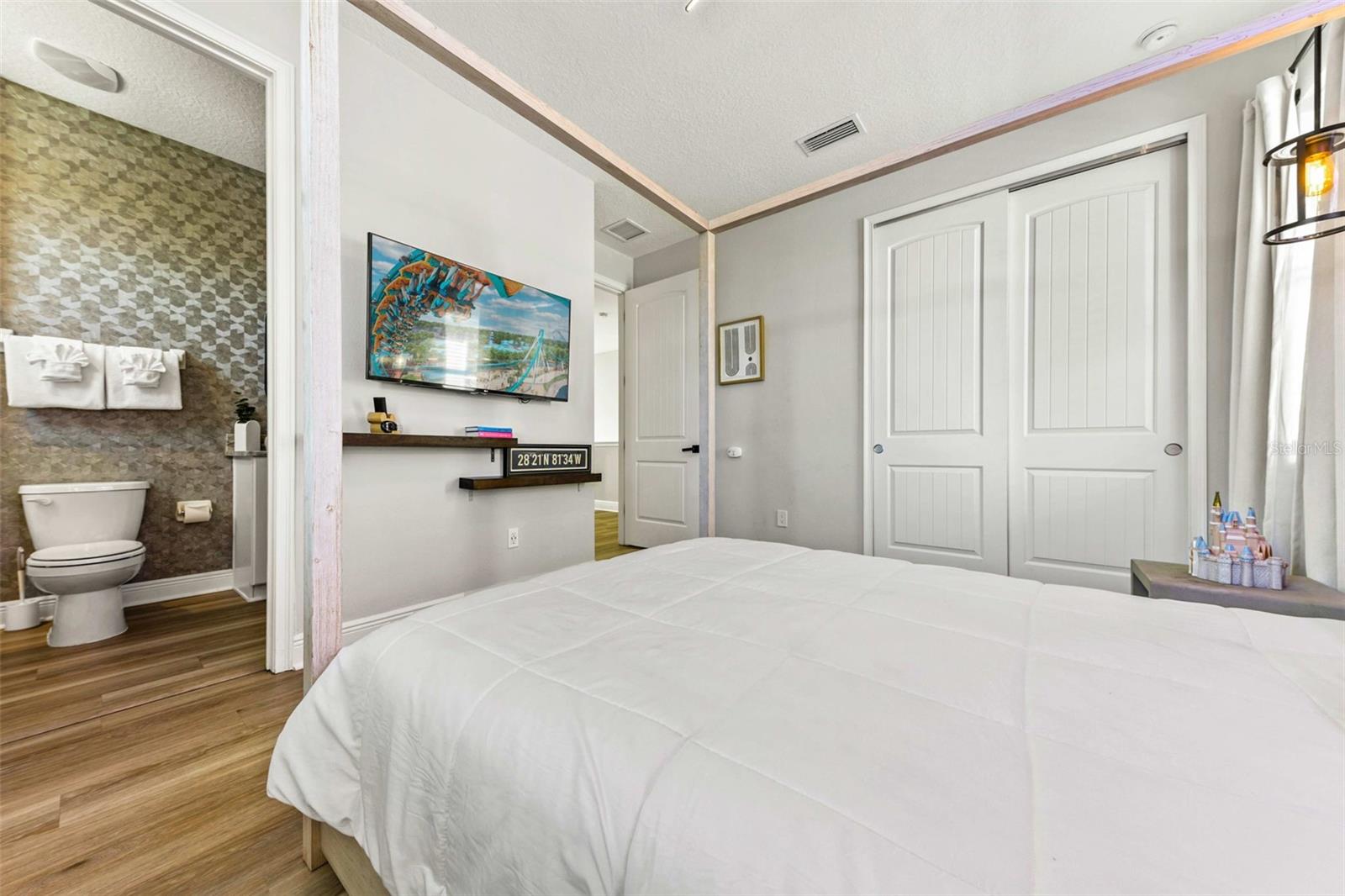 Image 11 of 50 For 389 Southfield Street