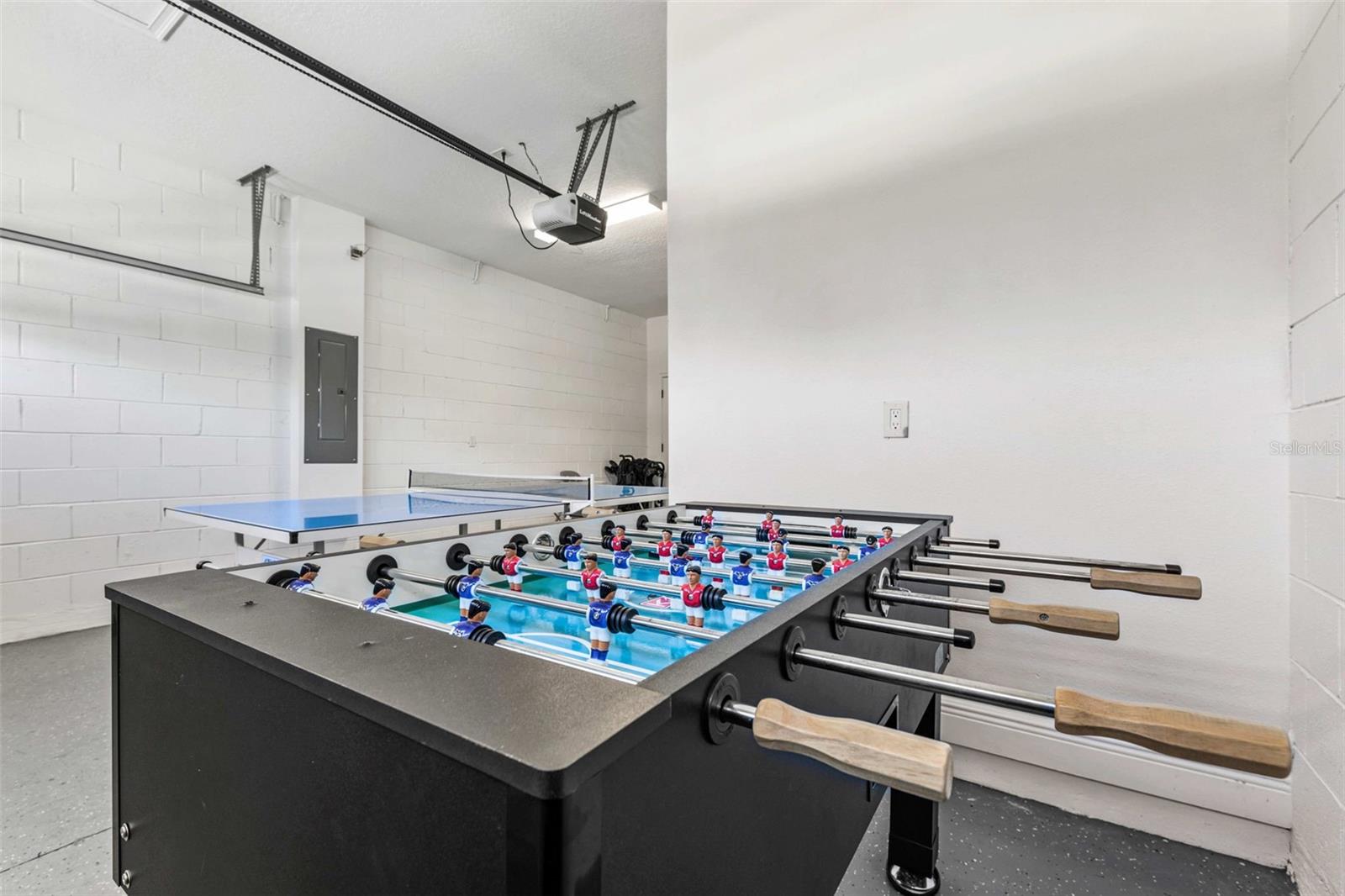 Image 18 of 50 For 389 Southfield Street