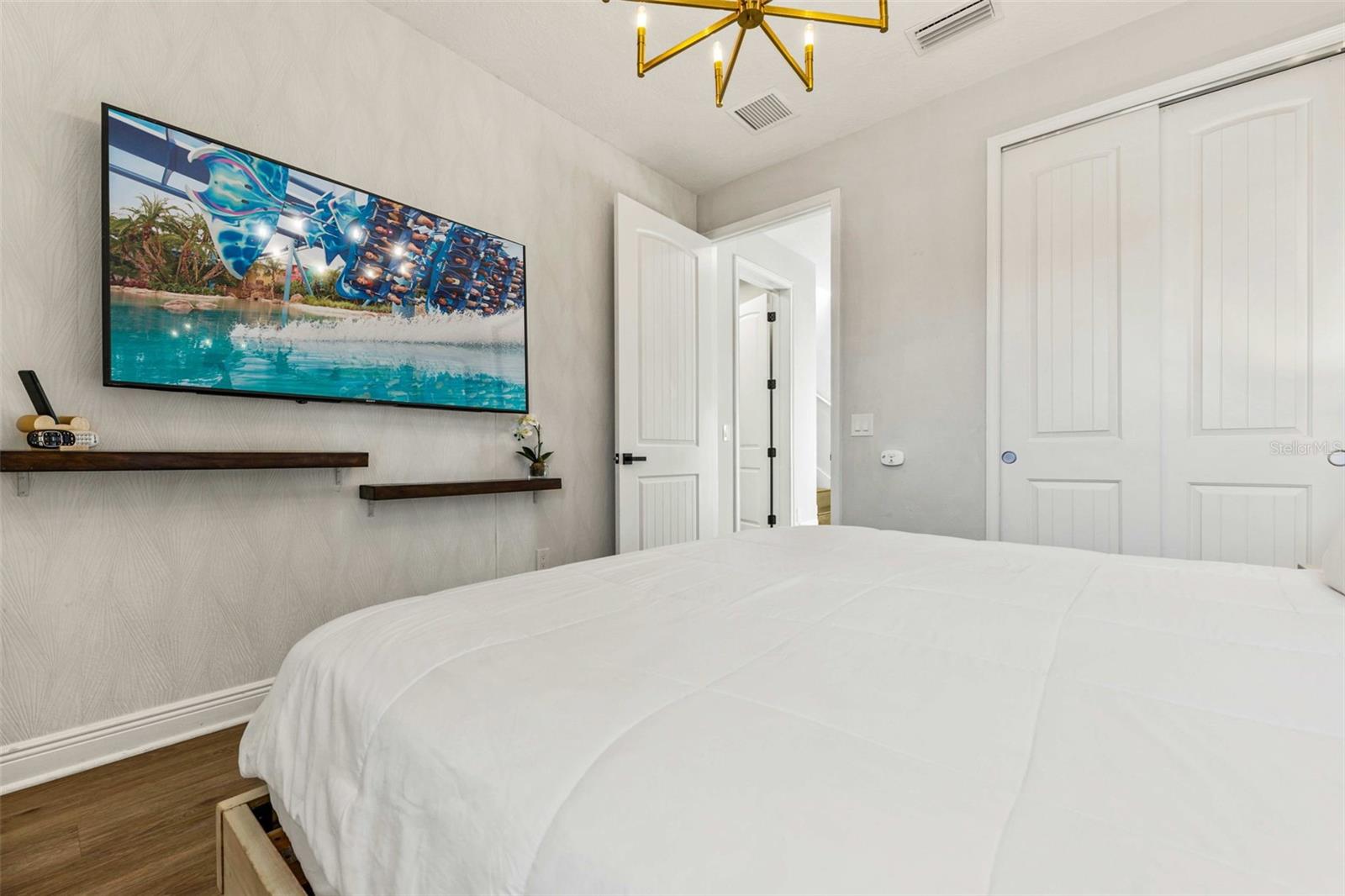 Image 20 of 50 For 389 Southfield Street