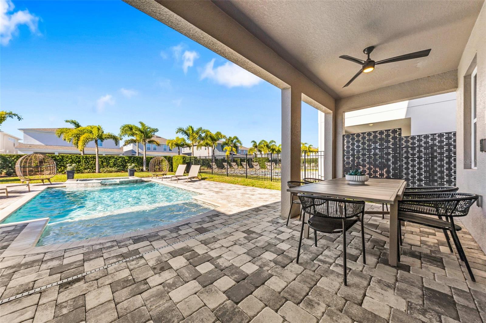 Image 28 of 50 For 389 Southfield Street