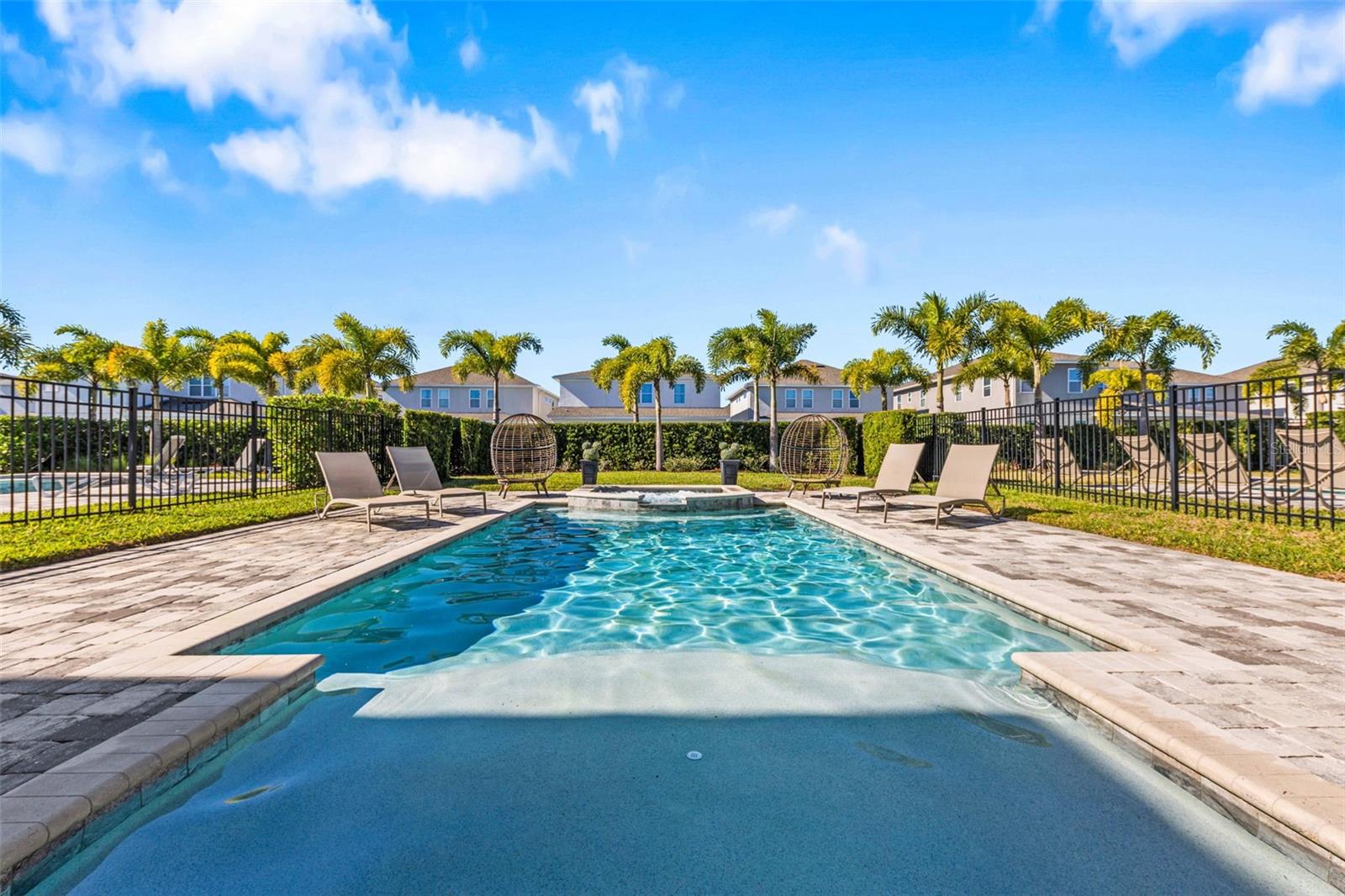 Image 32 of 50 For 389 Southfield Street