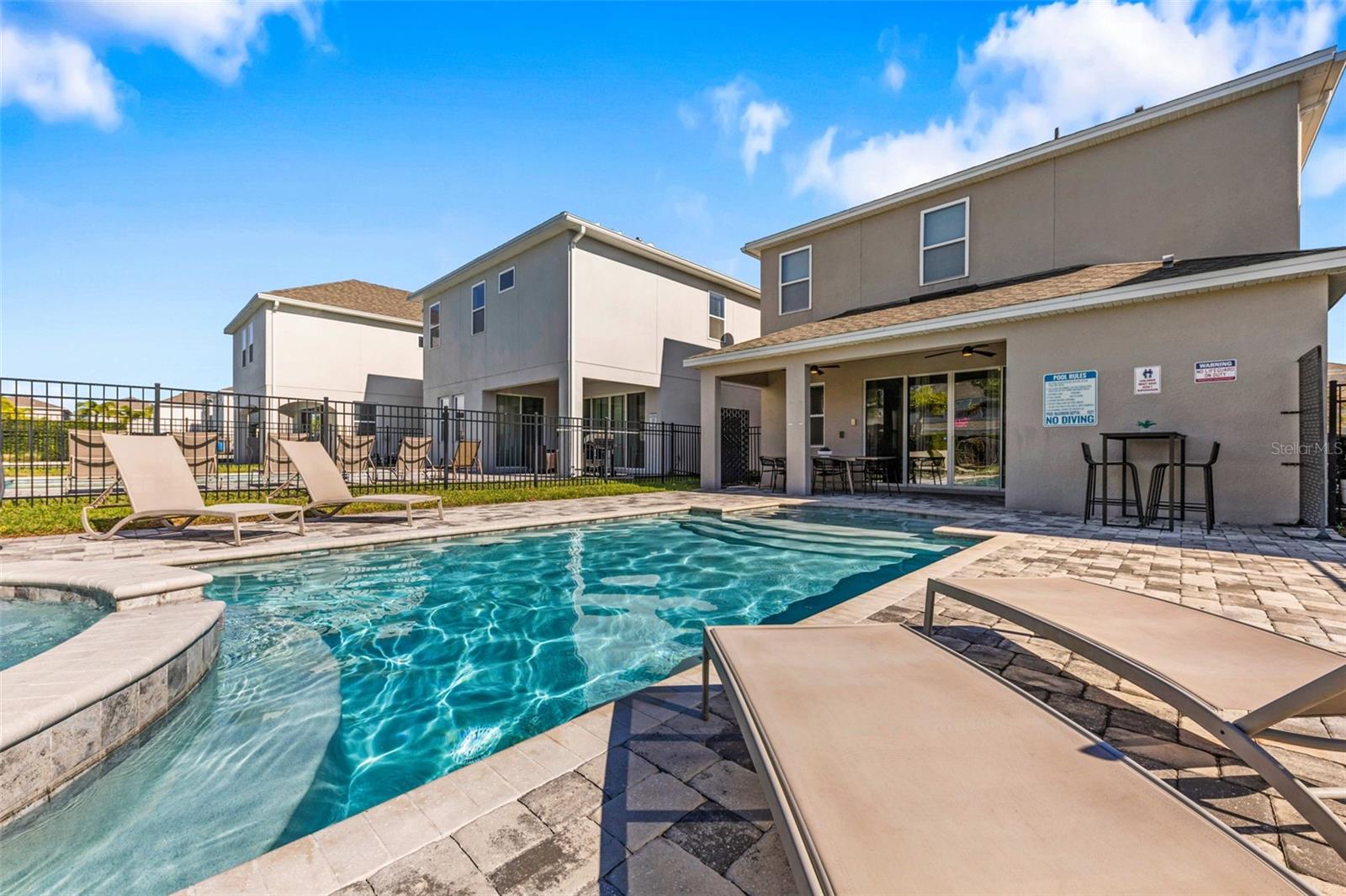 Image 33 of 50 For 389 Southfield Street