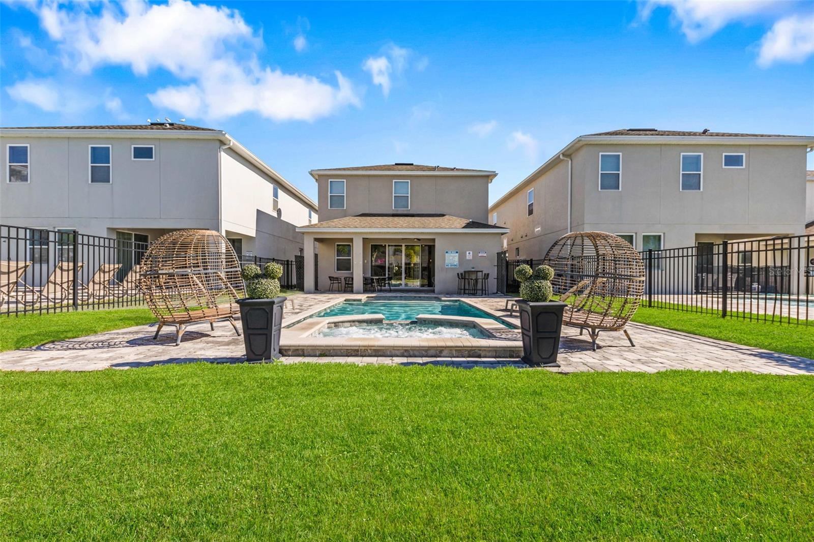 Image 34 of 50 For 389 Southfield Street