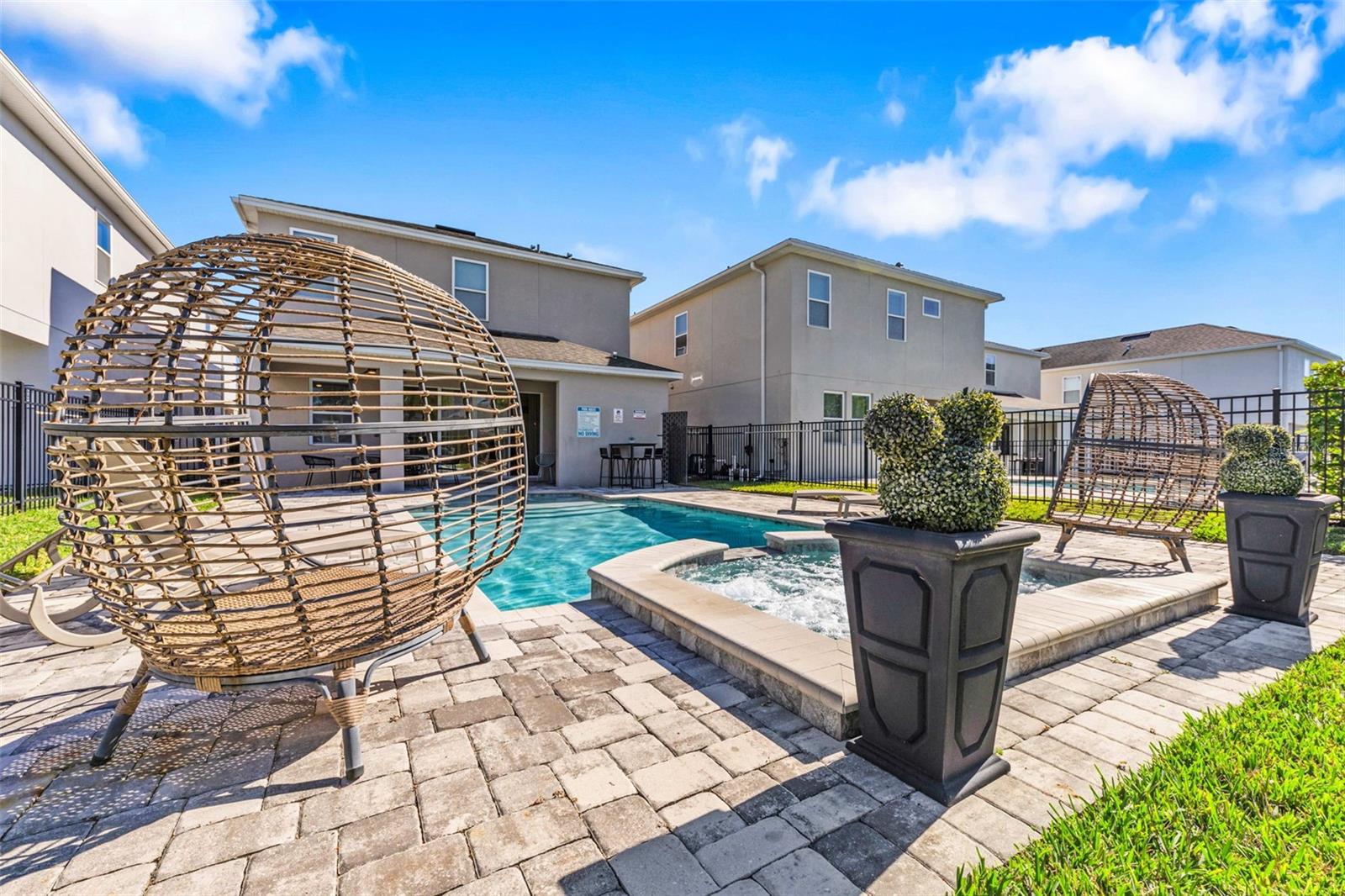 Image 36 of 50 For 389 Southfield Street