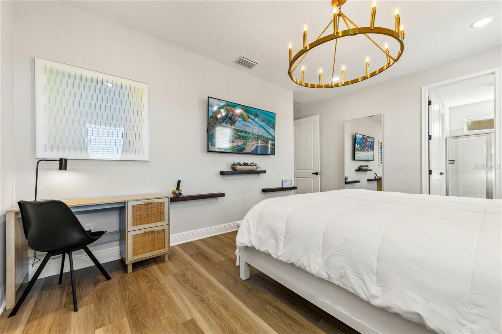 Image 5 of 50 For 389 Southfield Street