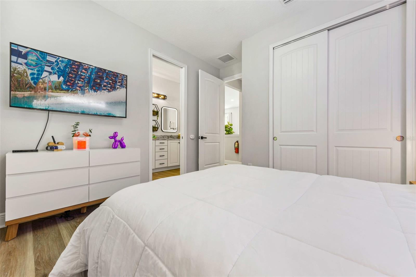 Image 8 of 50 For 389 Southfield Street