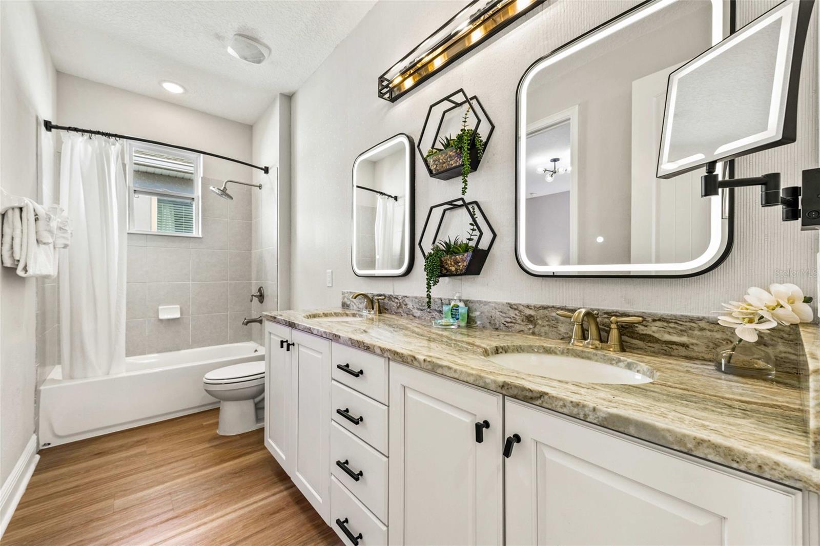 Image 9 of 50 For 389 Southfield Street