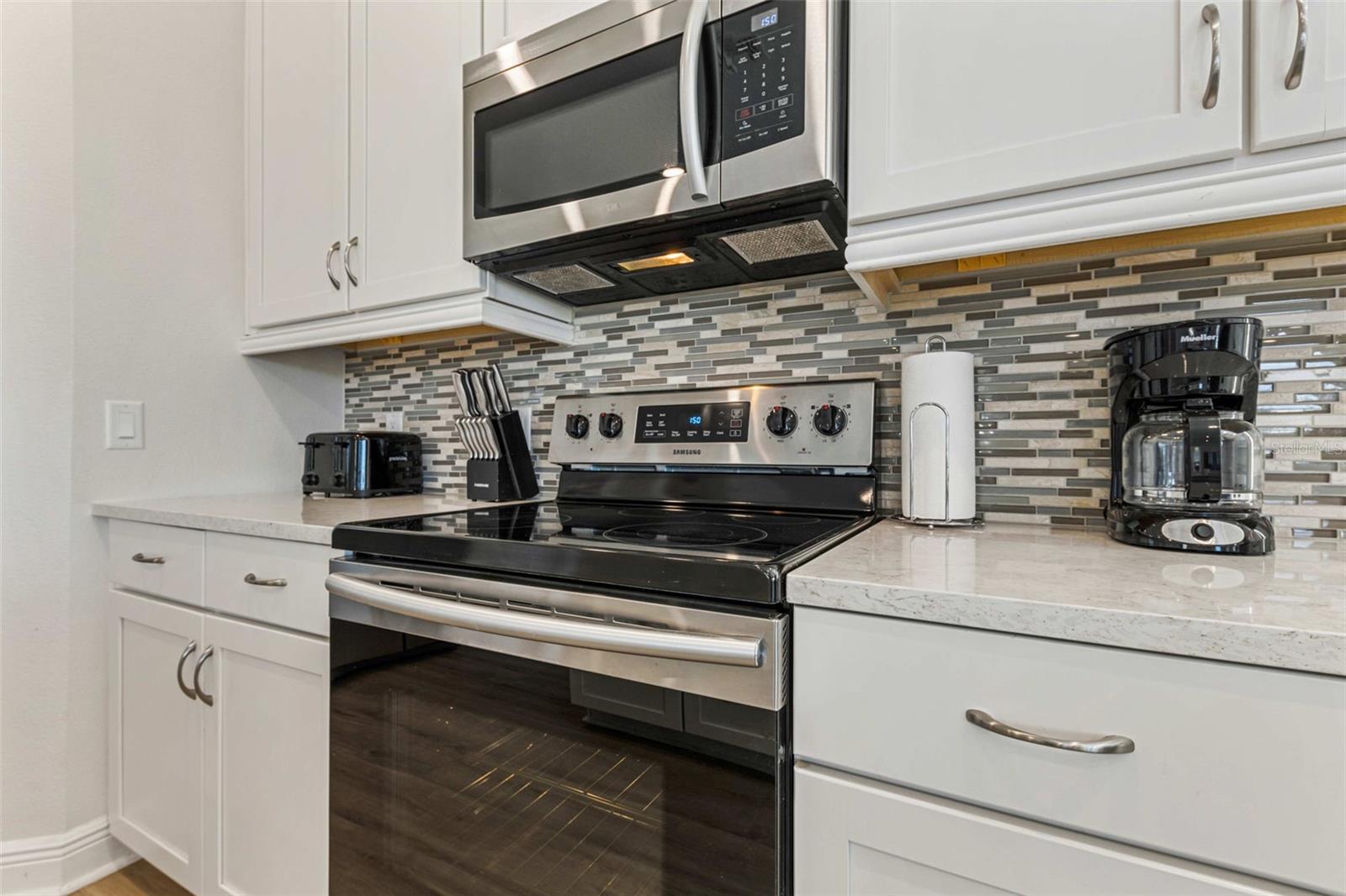 Image 11 of 58 For 284 Southfield Street