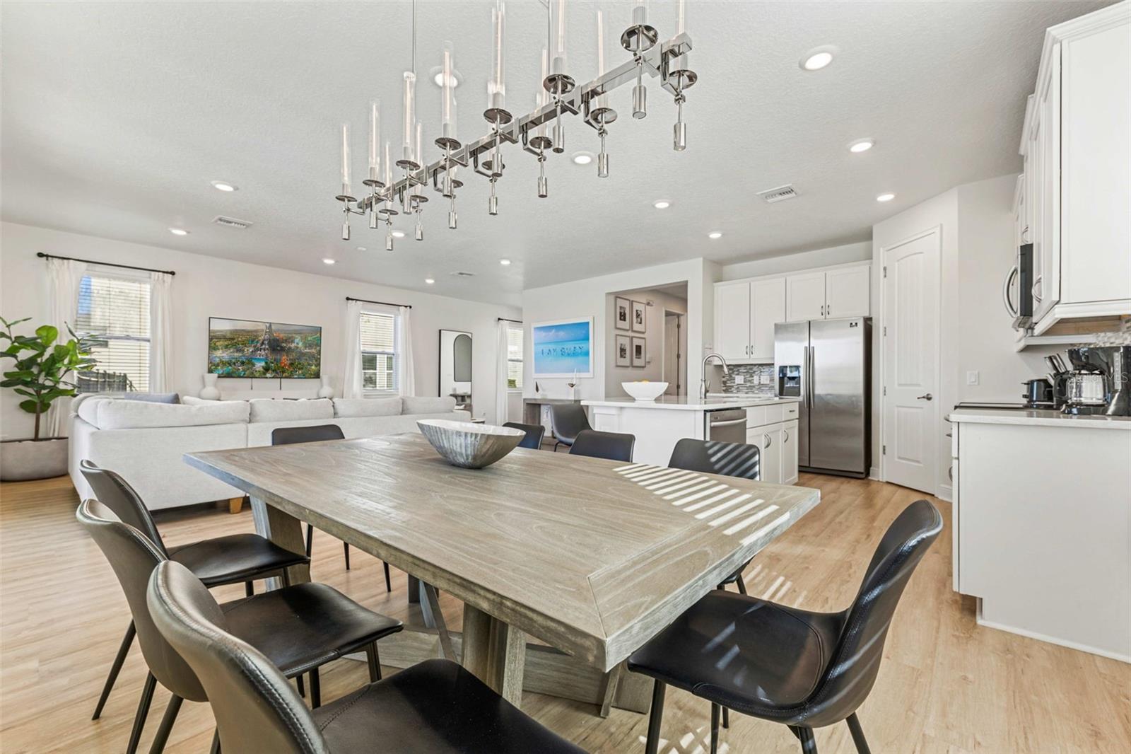 Image 13 of 58 For 284 Southfield Street