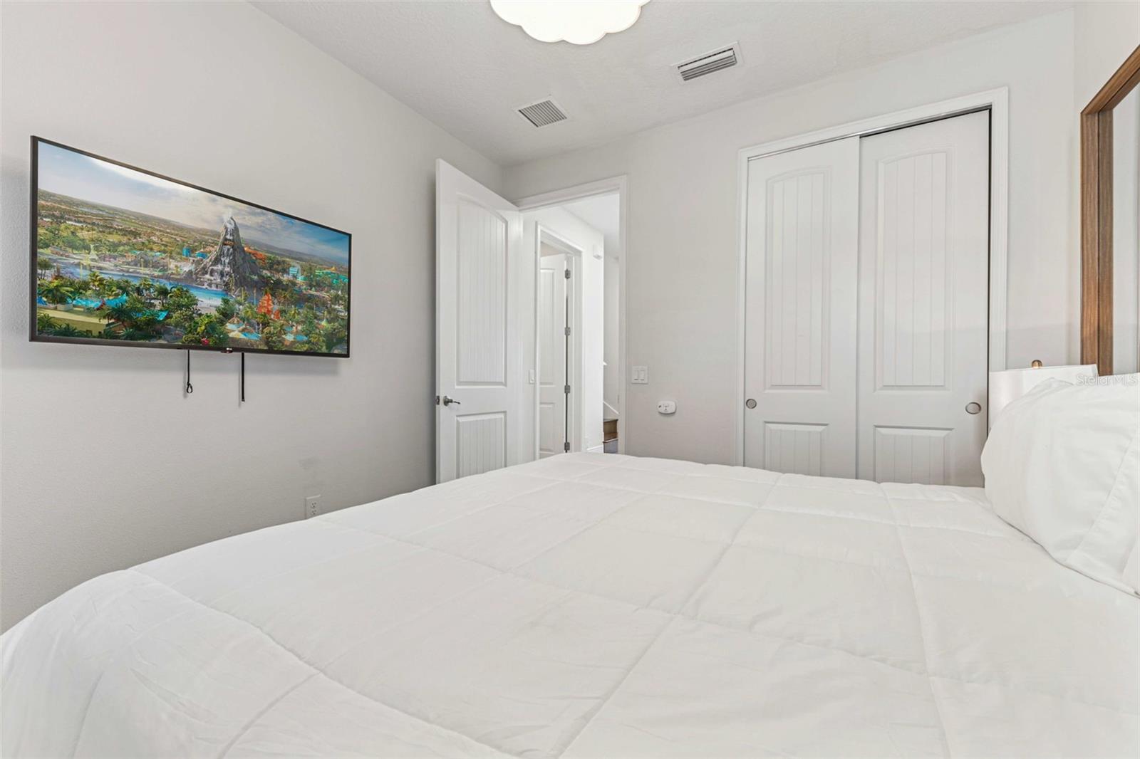 Image 17 of 58 For 284 Southfield Street