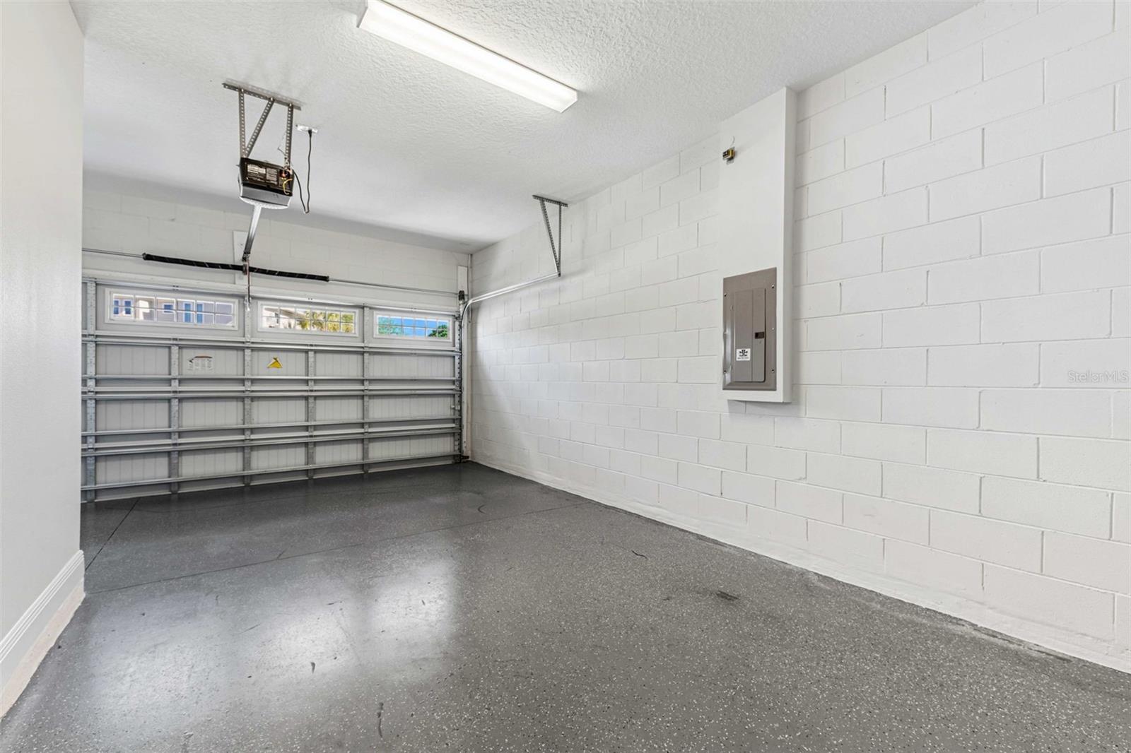 Image 19 of 58 For 284 Southfield Street