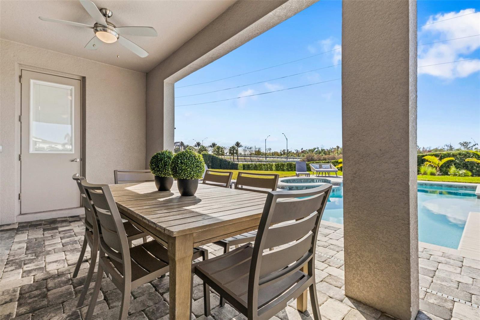 Image 22 of 58 For 284 Southfield Street