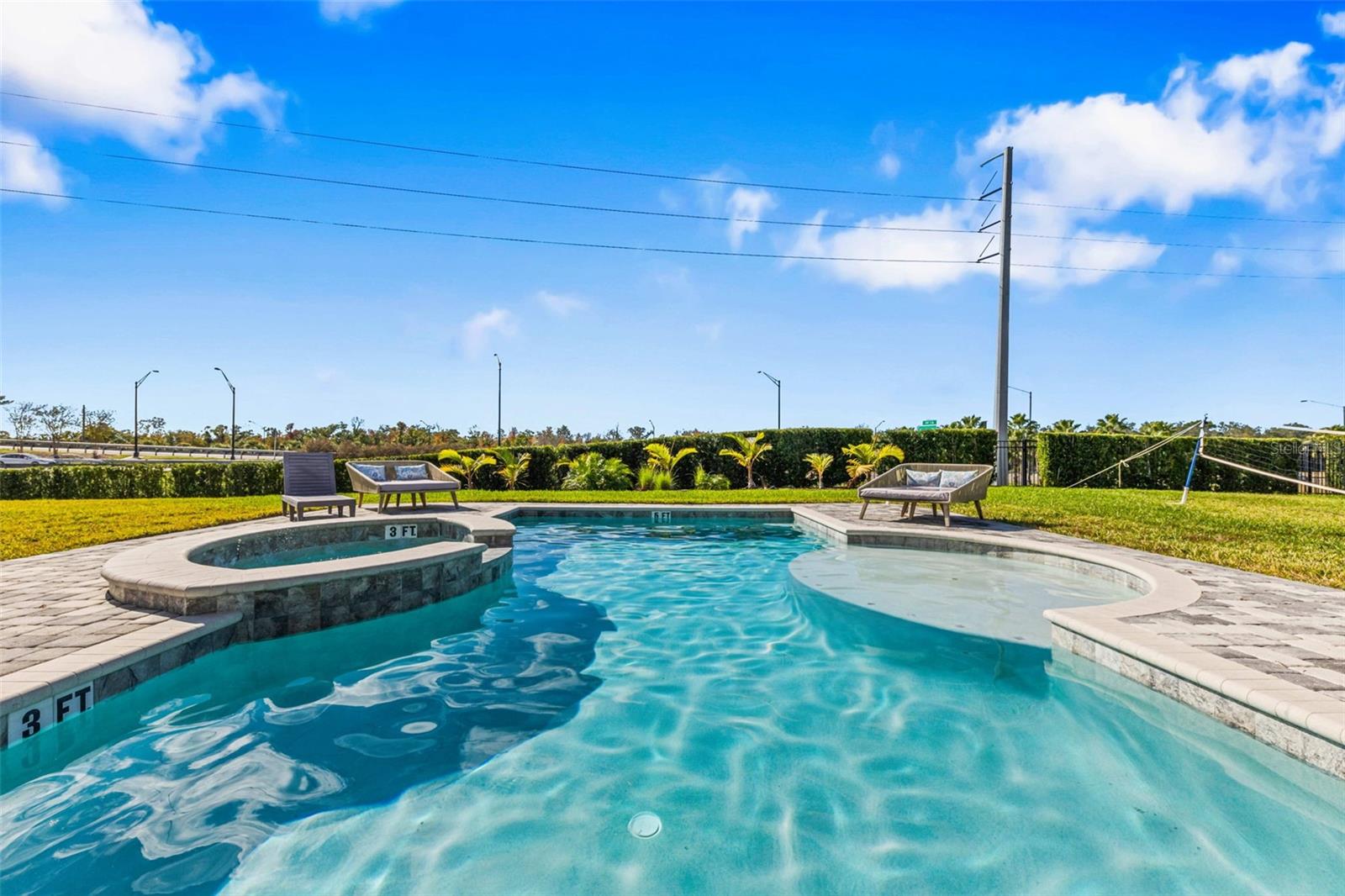 Image 23 of 58 For 284 Southfield Street