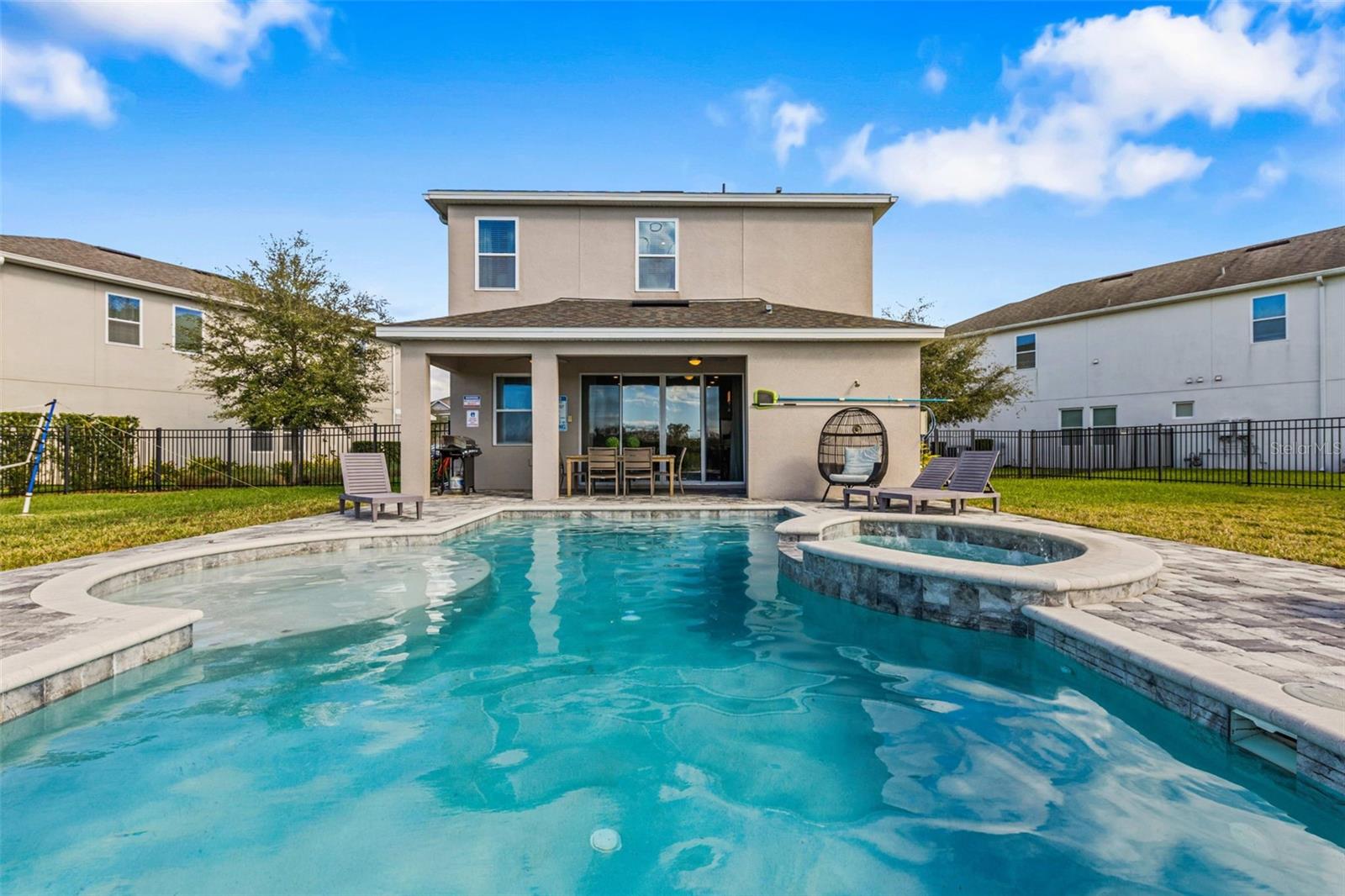 Image 27 of 58 For 284 Southfield Street