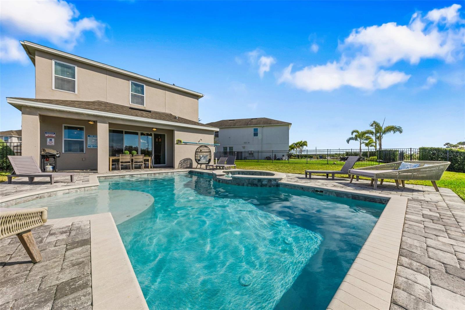 Image 28 of 58 For 284 Southfield Street