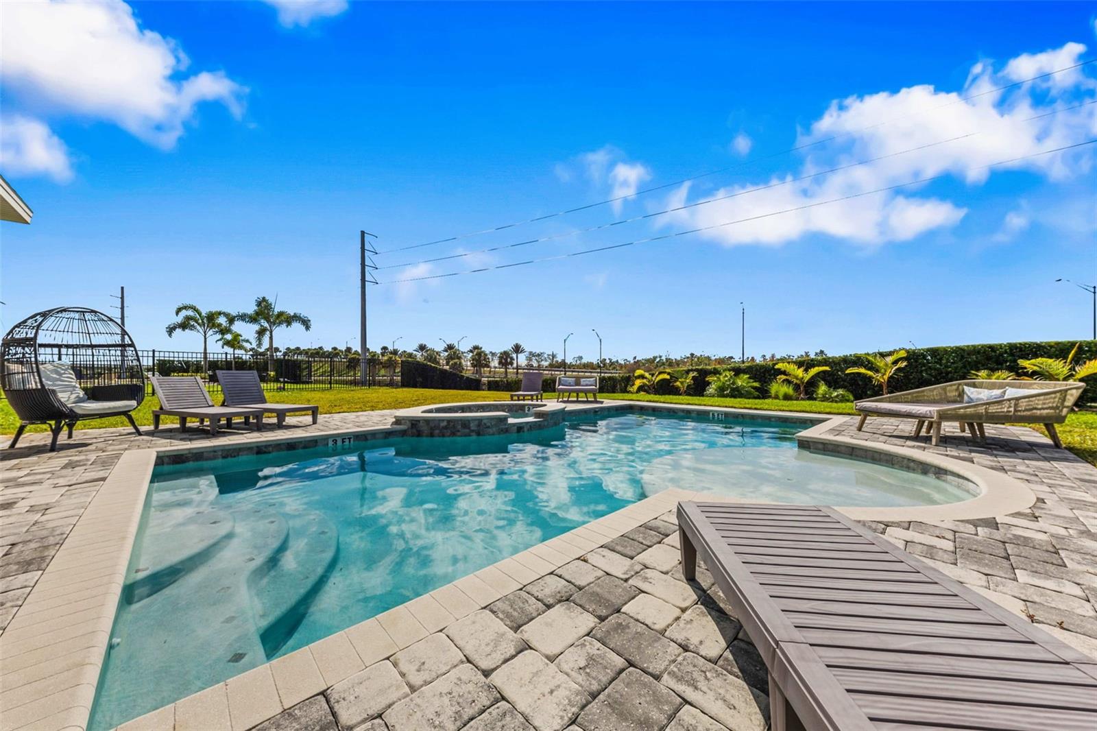 Image 30 of 58 For 284 Southfield Street