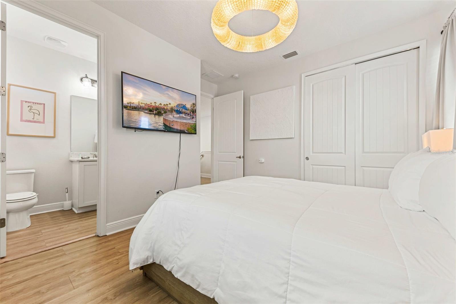 Image 36 of 58 For 284 Southfield Street