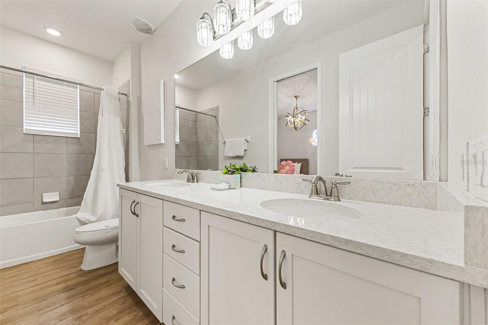 Image 38 of 58 For 284 Southfield Street