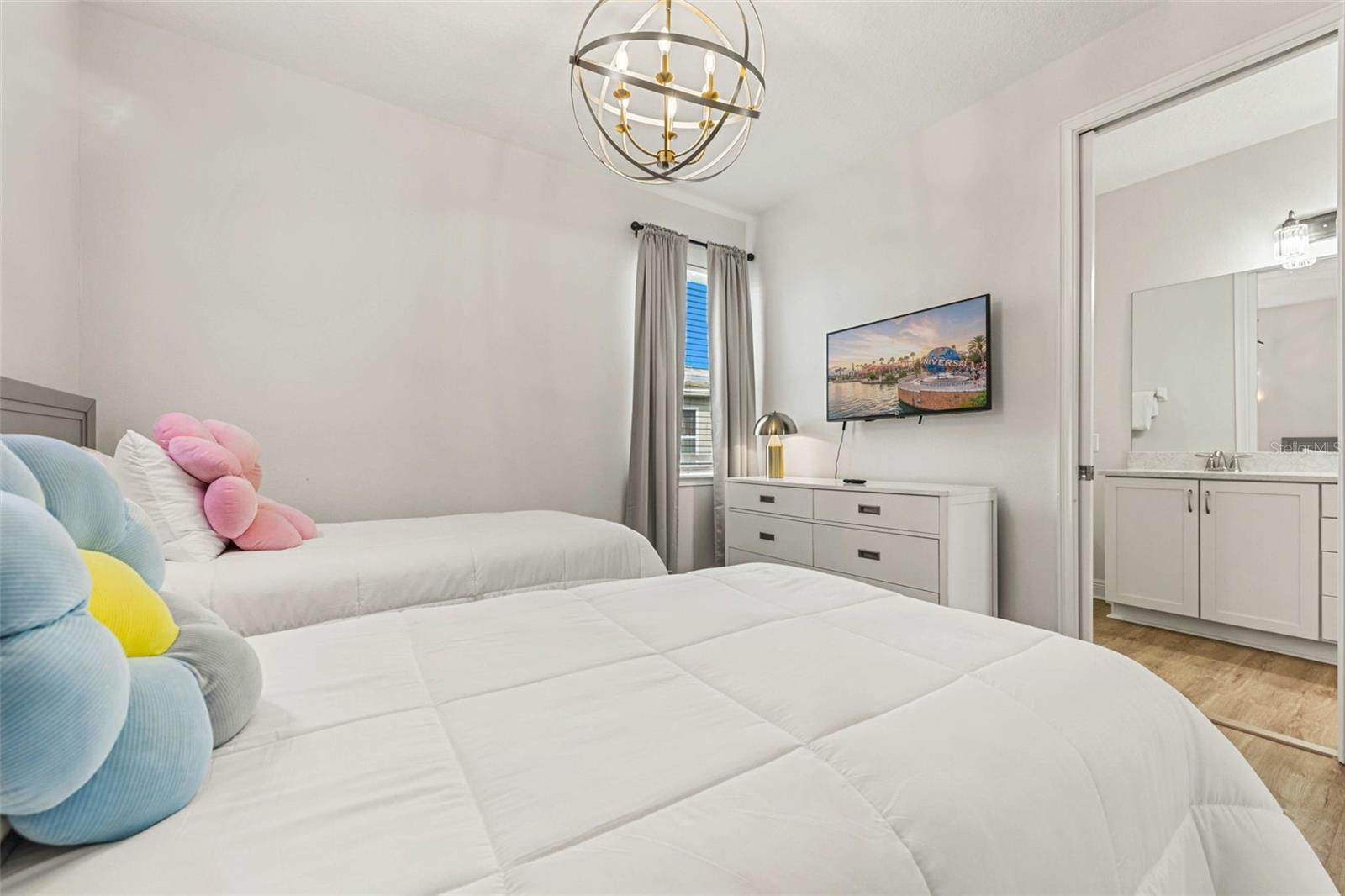 Image 41 of 58 For 284 Southfield Street