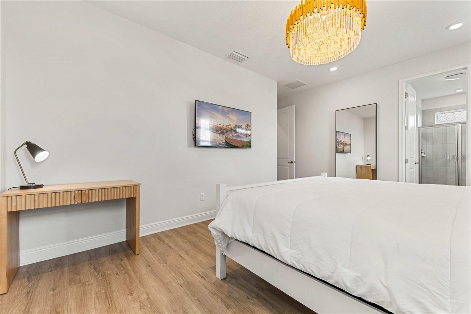 Image 43 of 58 For 284 Southfield Street