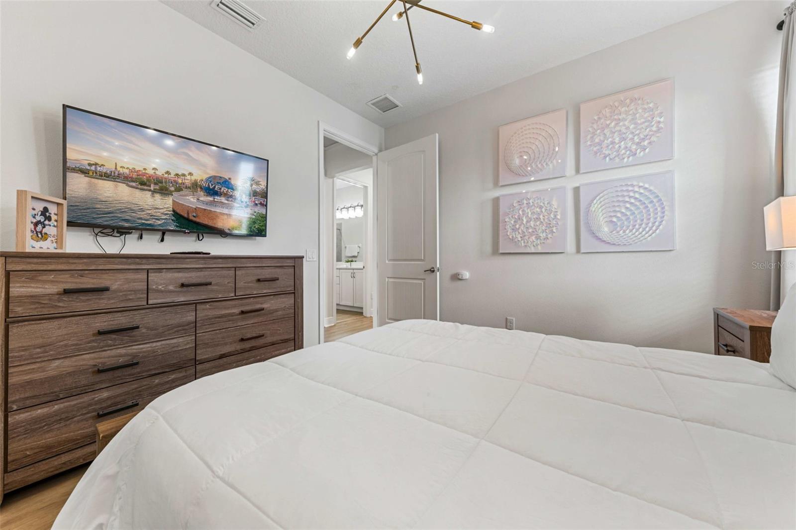 Image 46 of 58 For 284 Southfield Street