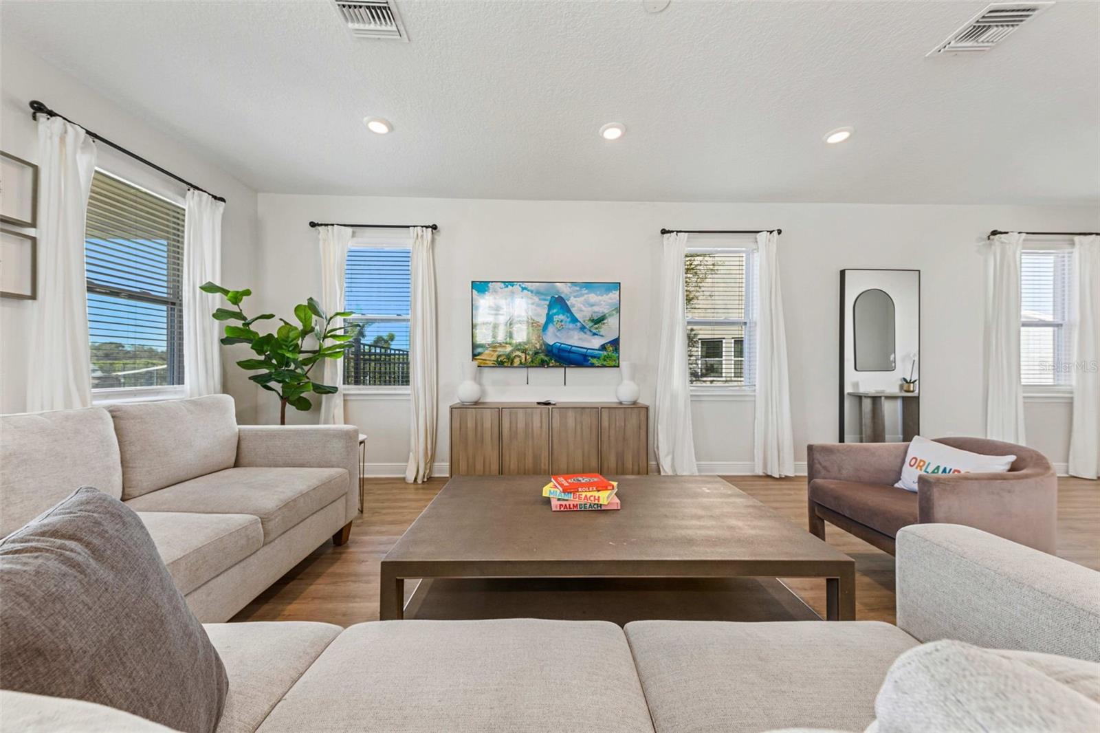 Image 5 of 58 For 284 Southfield Street