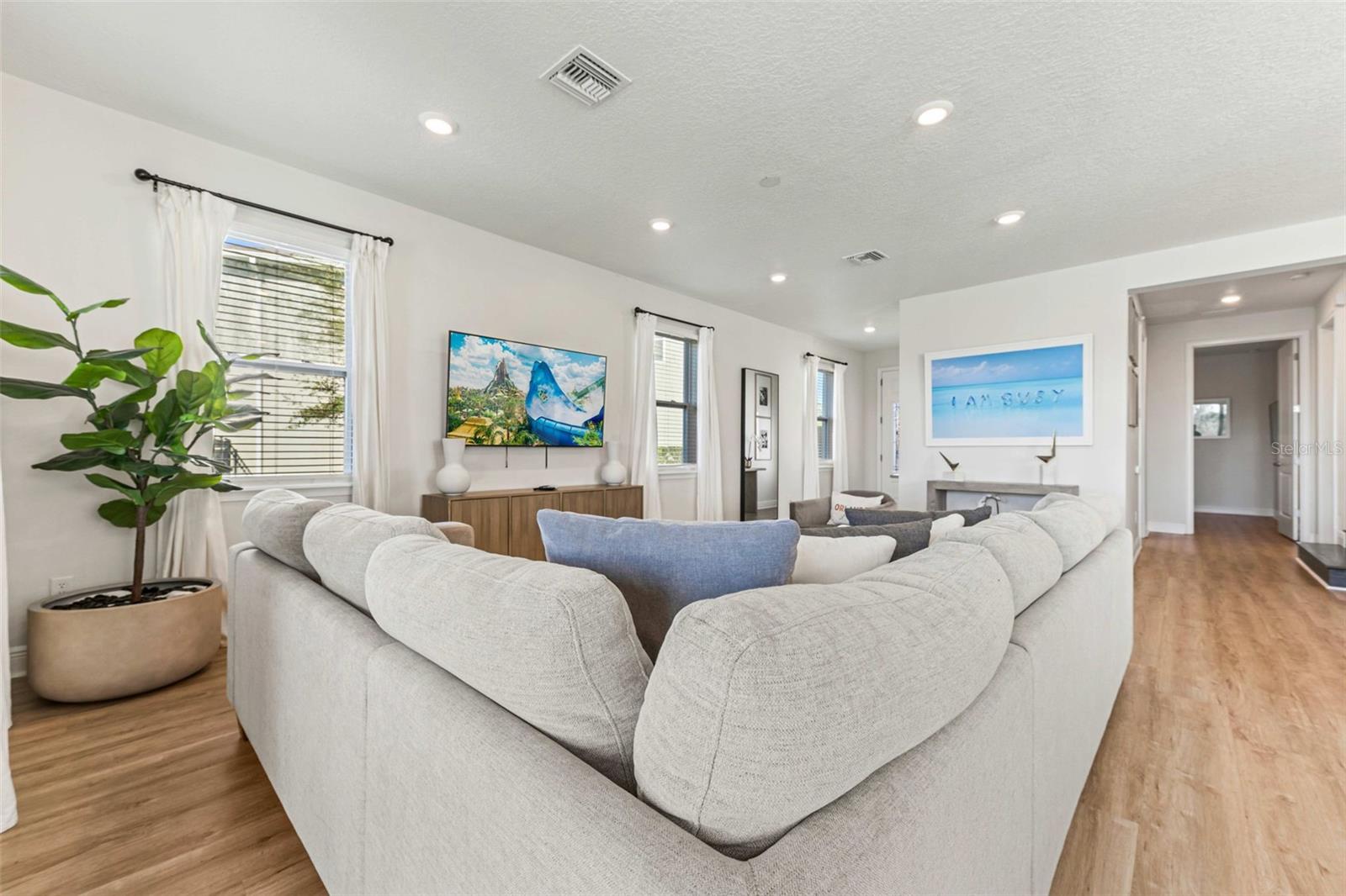 Image 6 of 58 For 284 Southfield Street