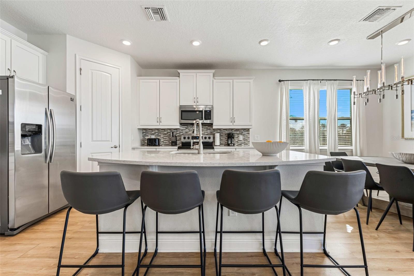 Image 8 of 58 For 284 Southfield Street