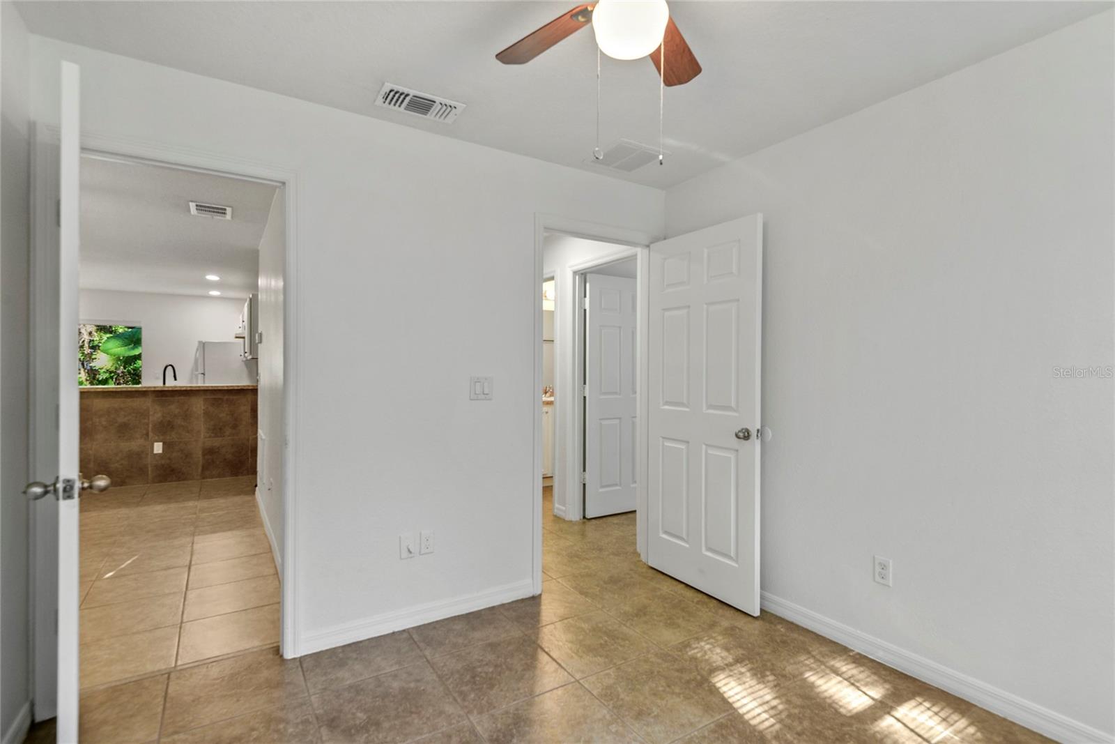 Image 18 of 22 For 2552 Gold Court