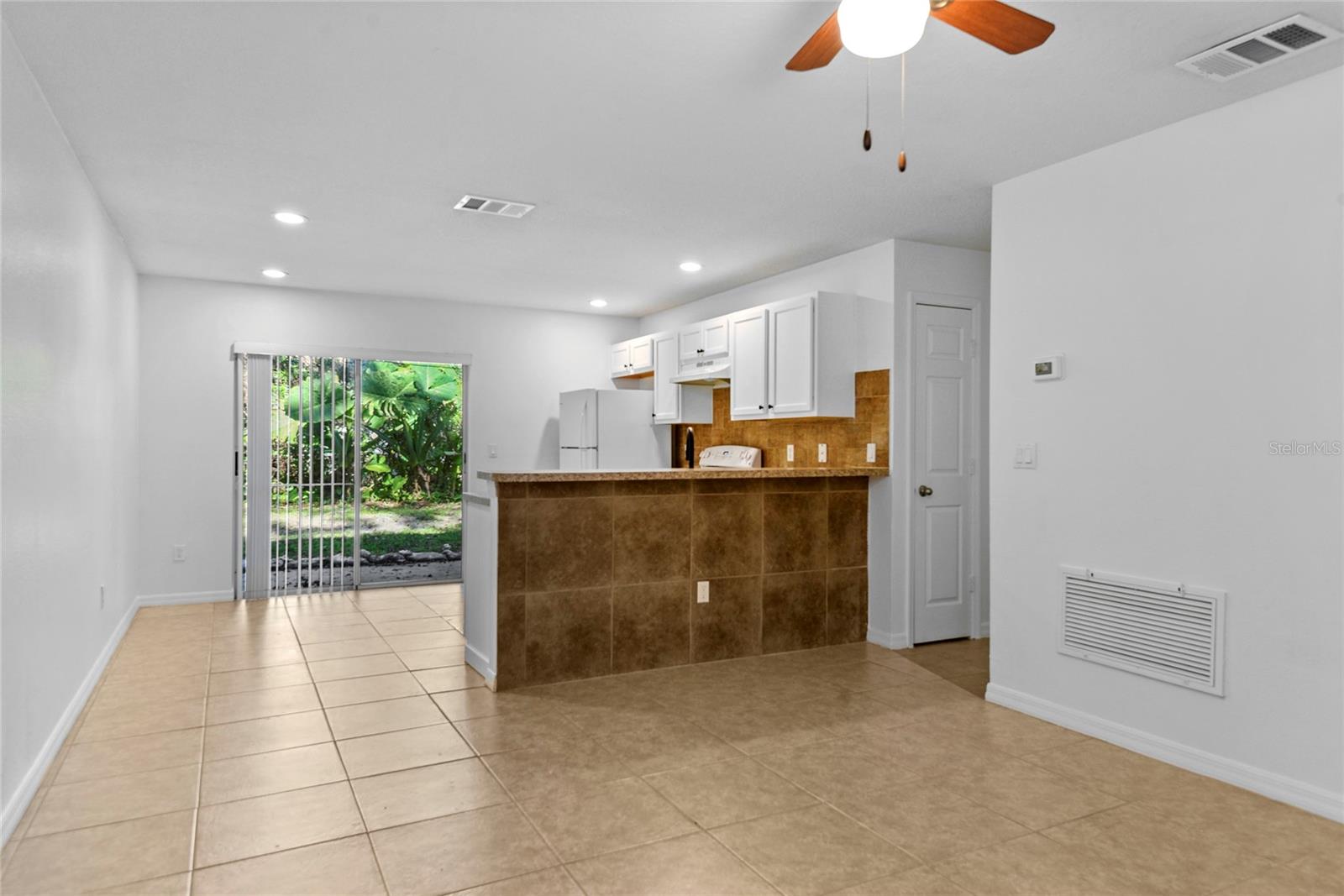 Image 2 of 22 For 2552 Gold Court