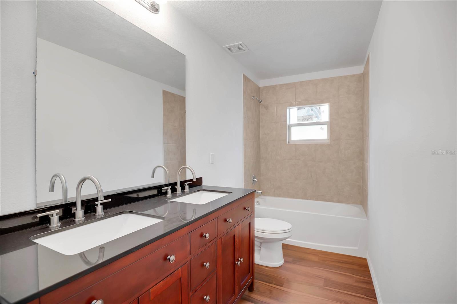 Image 19 of 29 For 776 Broadway Street