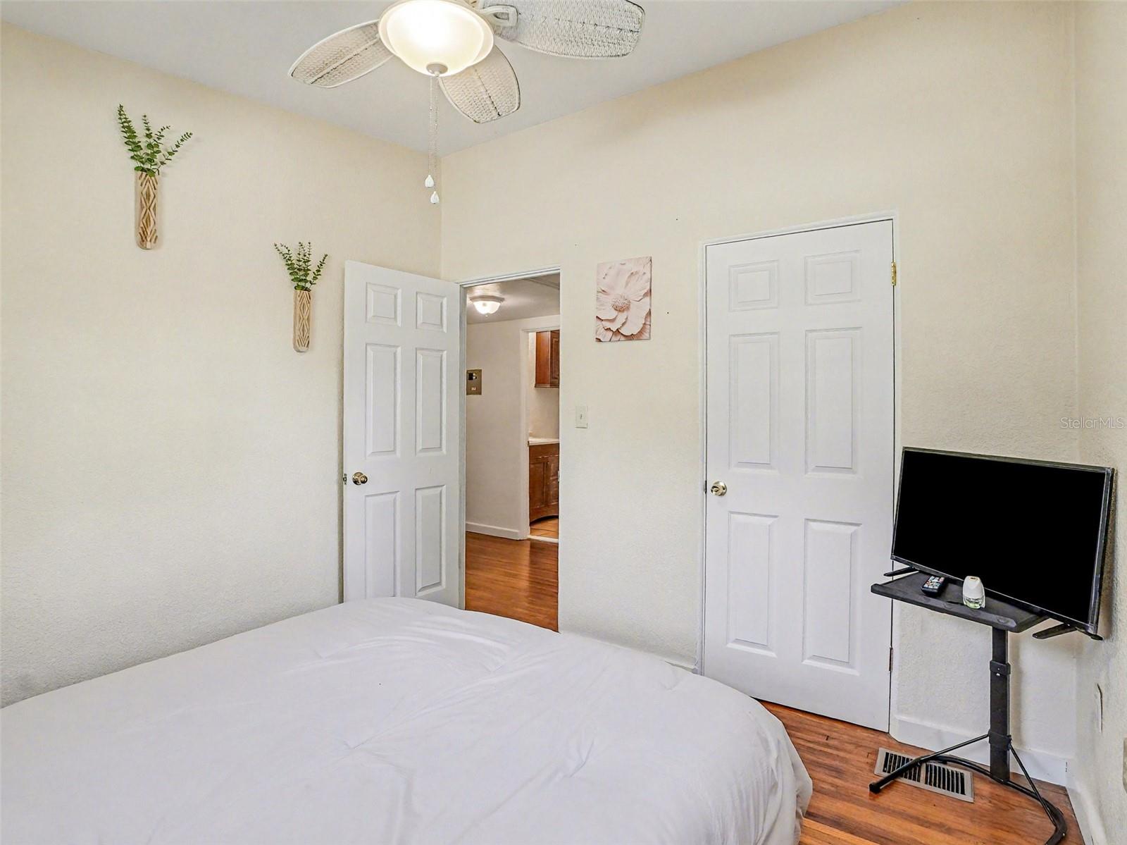 Image 17 of 37 For 3108 Harrison Avenue