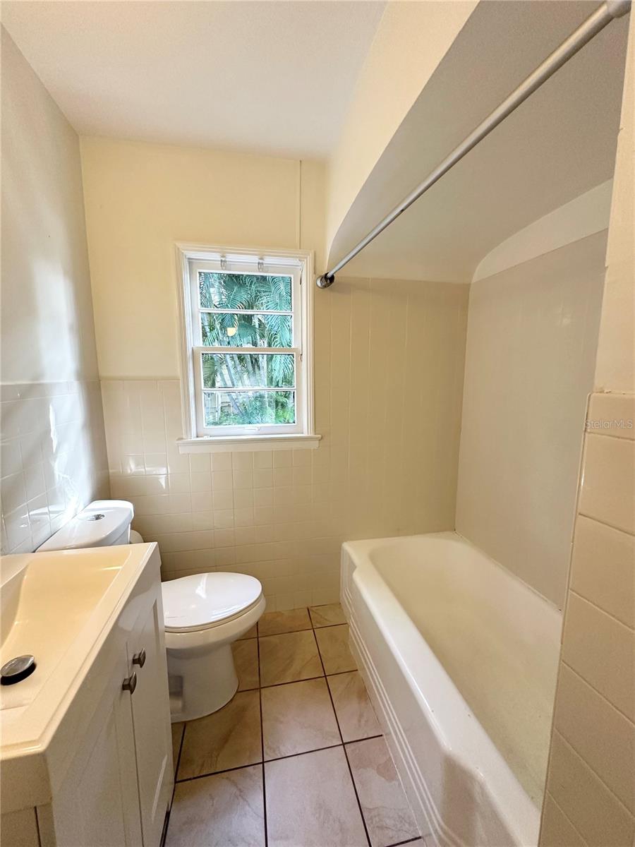 Image 11 of 19 For 205 Marks Street