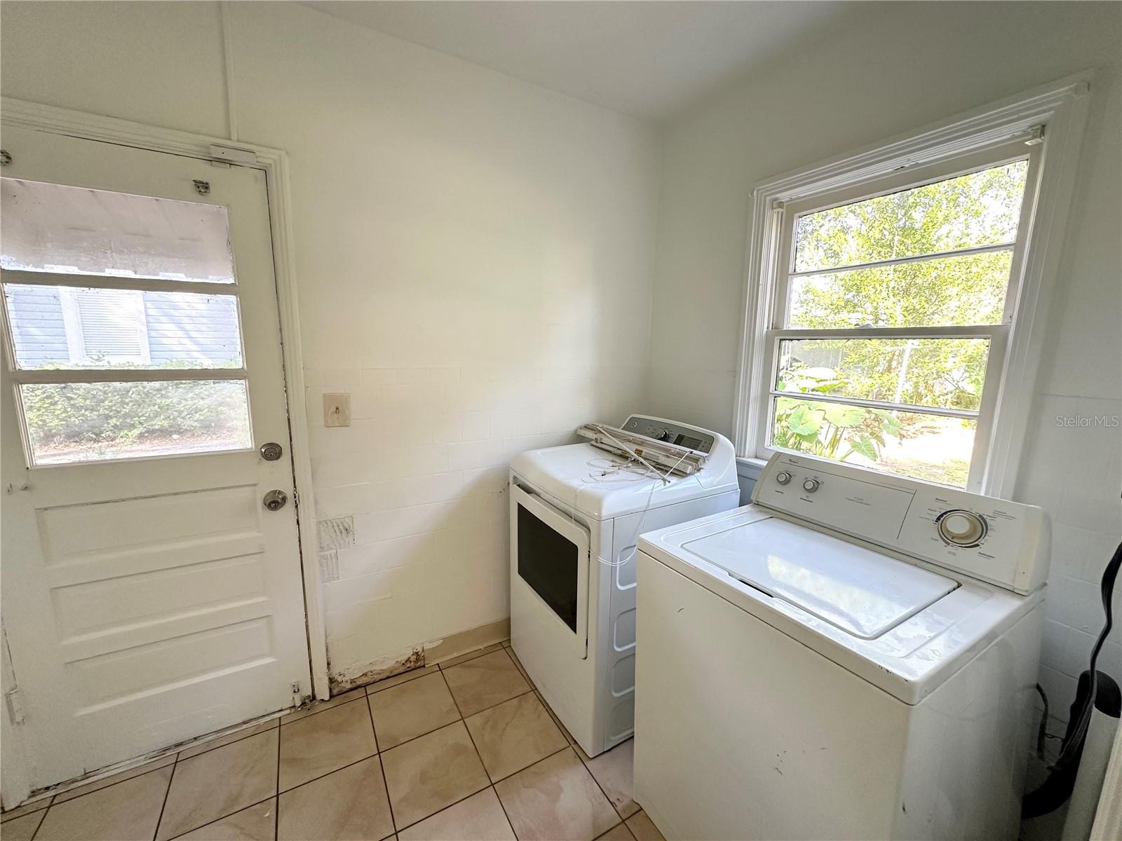 Image 14 of 19 For 205 Marks Street