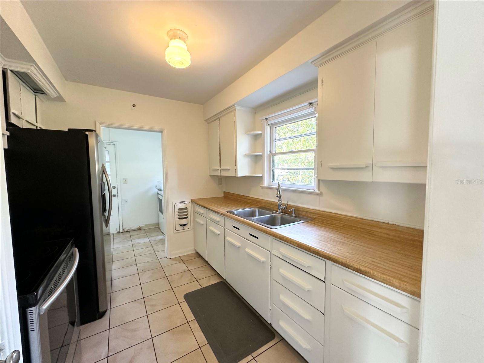 Image 6 of 19 For 205 Marks Street