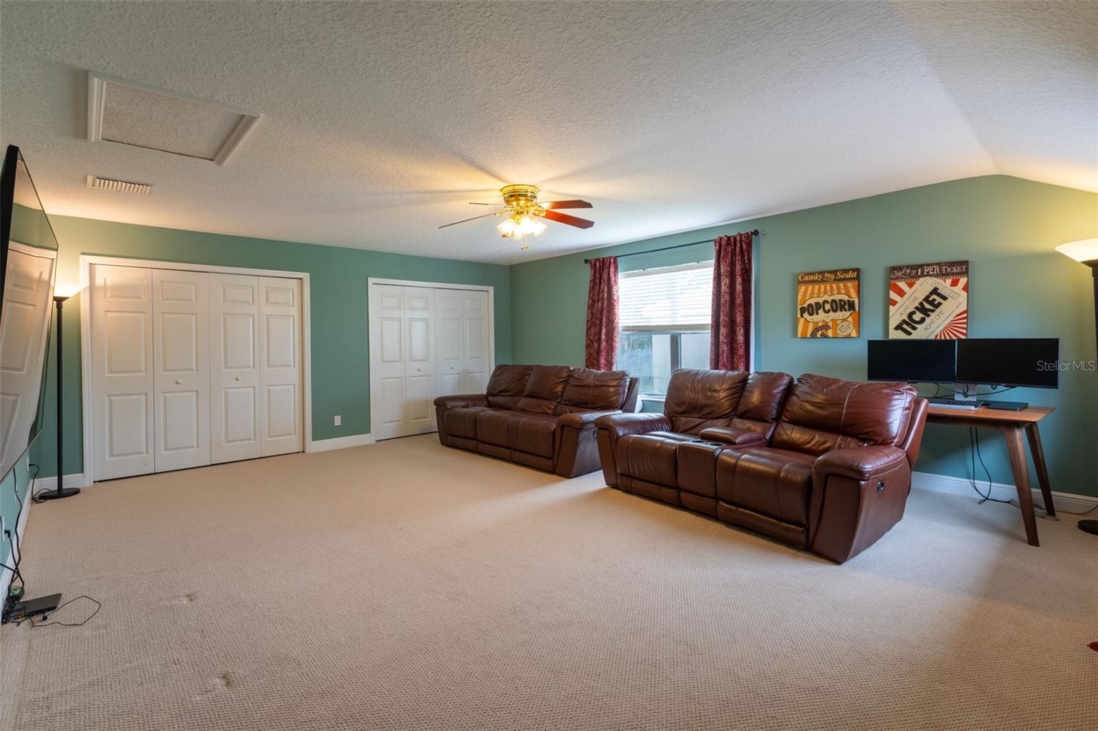 Image 13 of 17 For 1084 Shadowmoss Circle