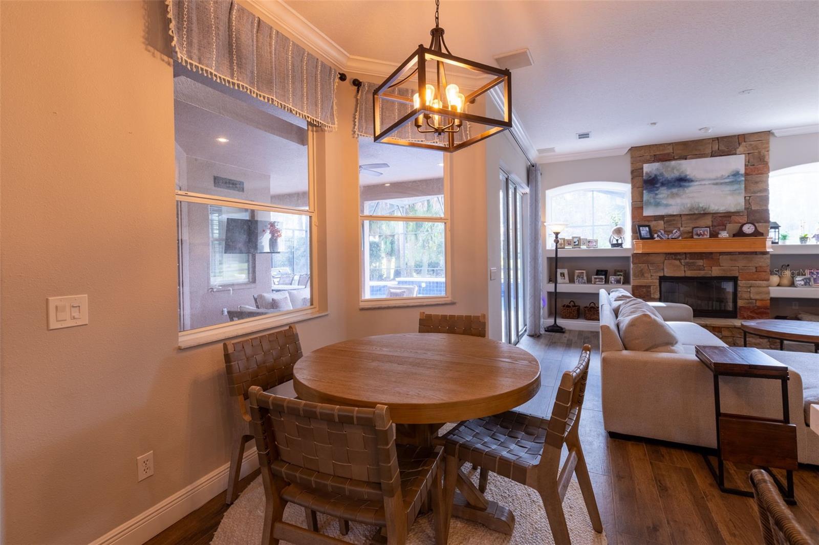 Image 7 of 17 For 1084 Shadowmoss Circle