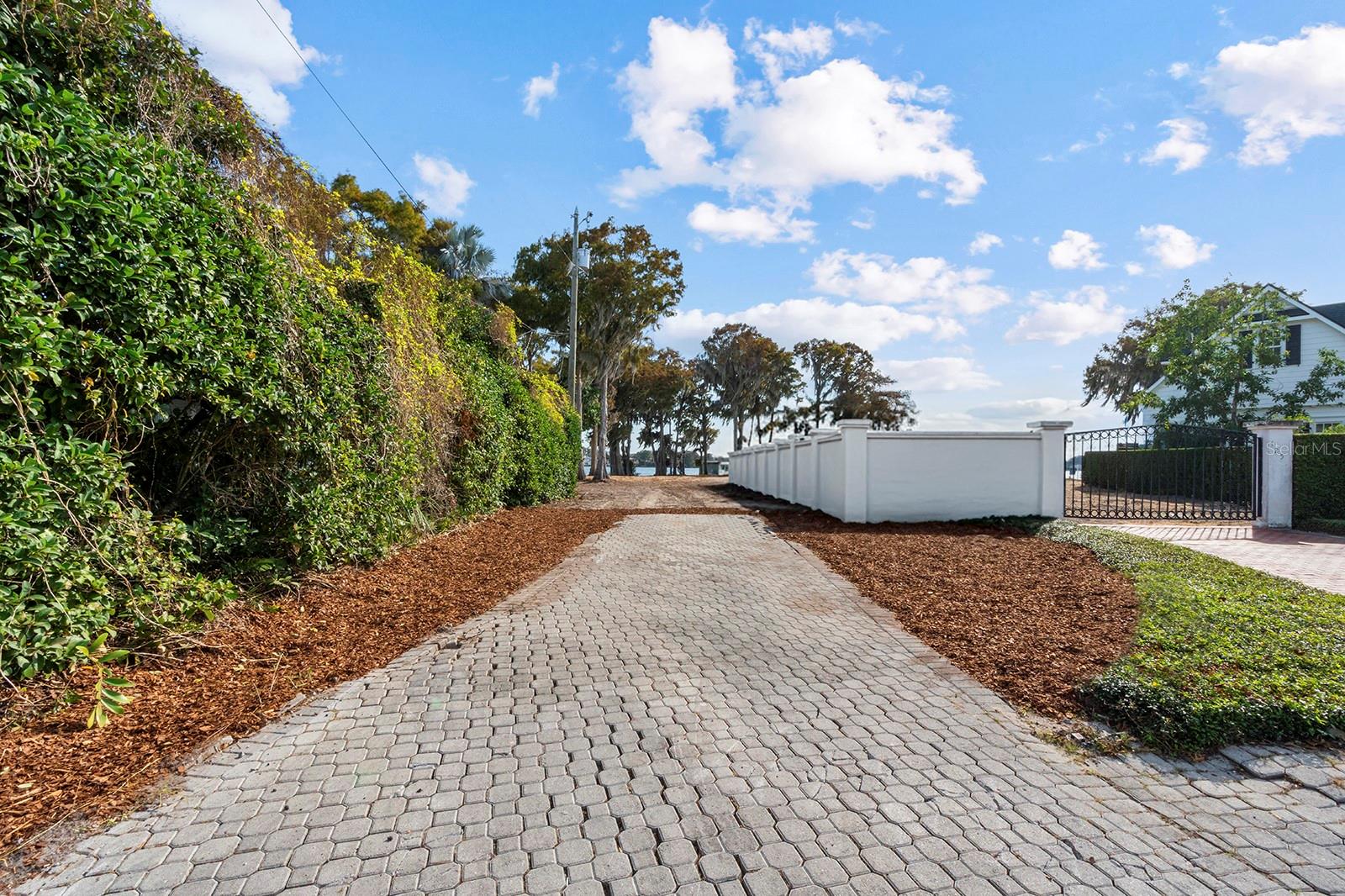 Image 2 of 10 For 127 Whitecaps Circle